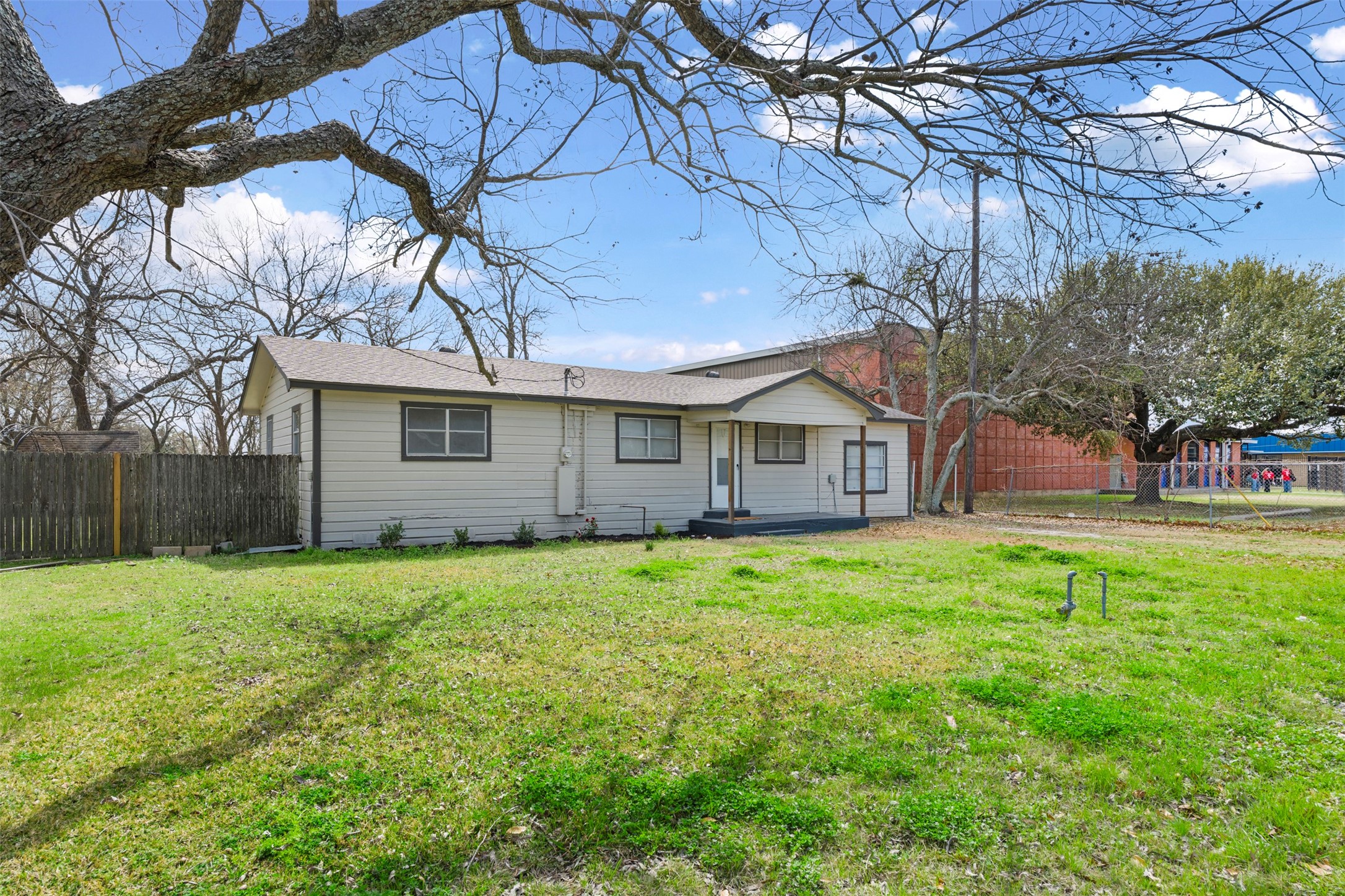 105 W College Street Blooming Grove TX 76626