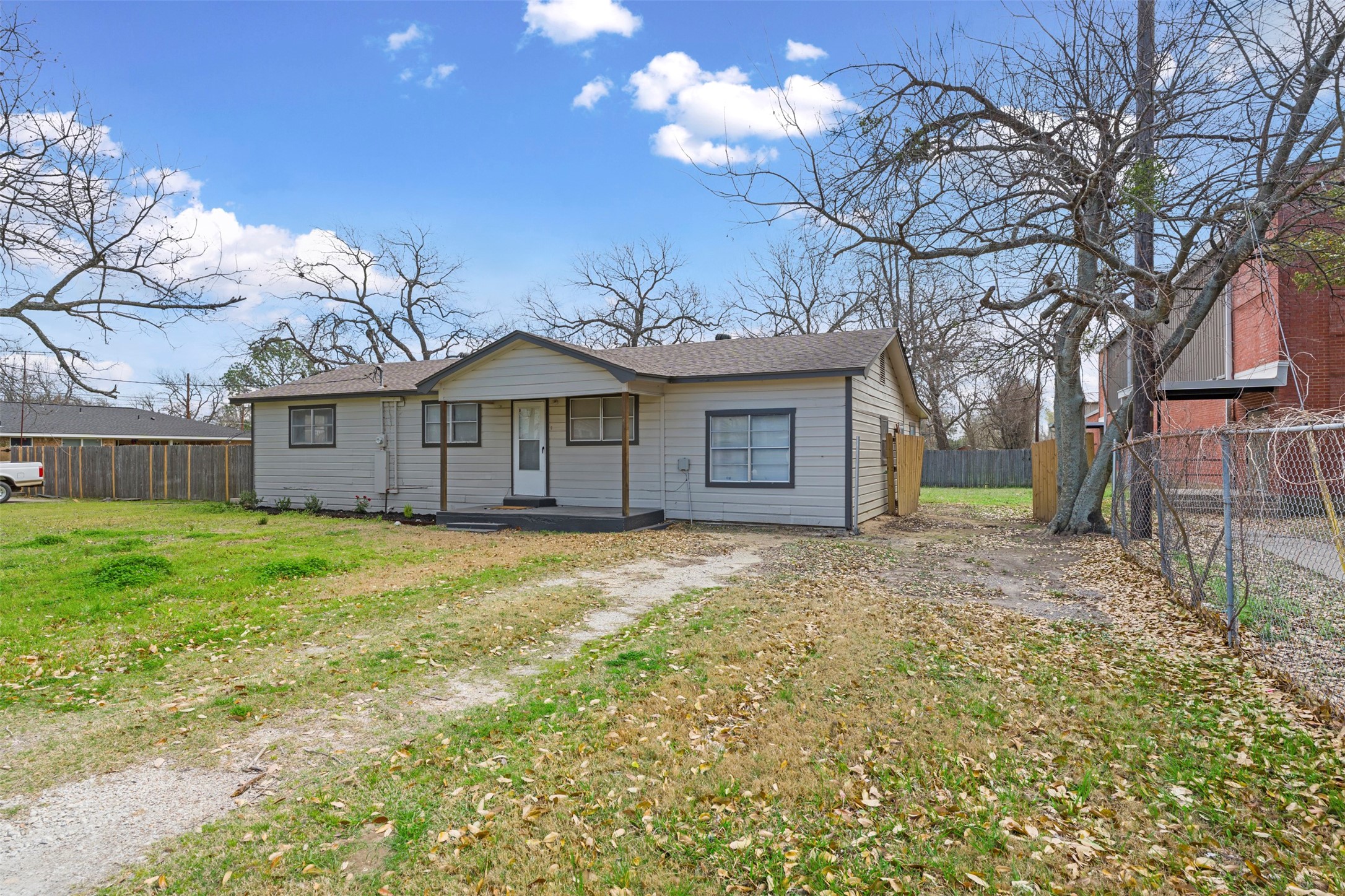 105 W College Street Blooming Grove TX 76626