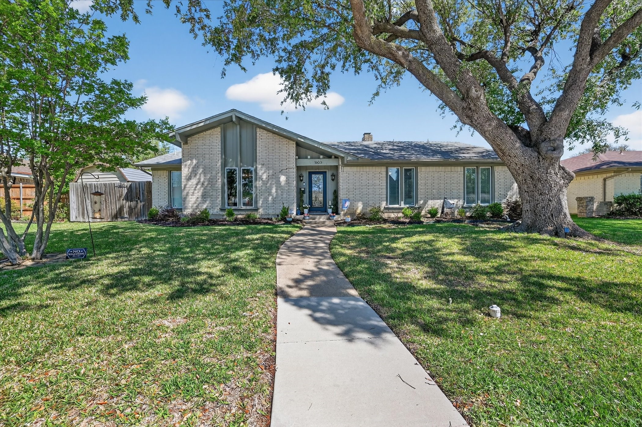 1603 Valleycrest Lane Carrollton TX 75006