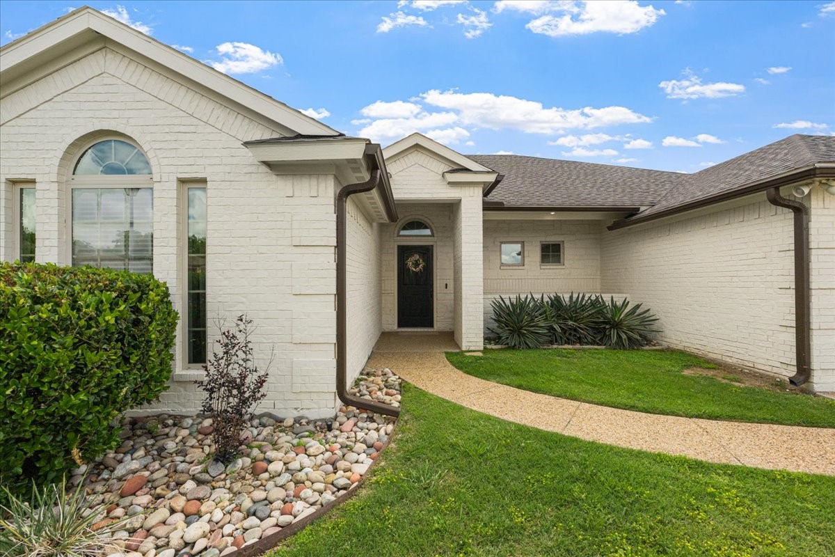 909 Winged Foot Corsicana TX 75110