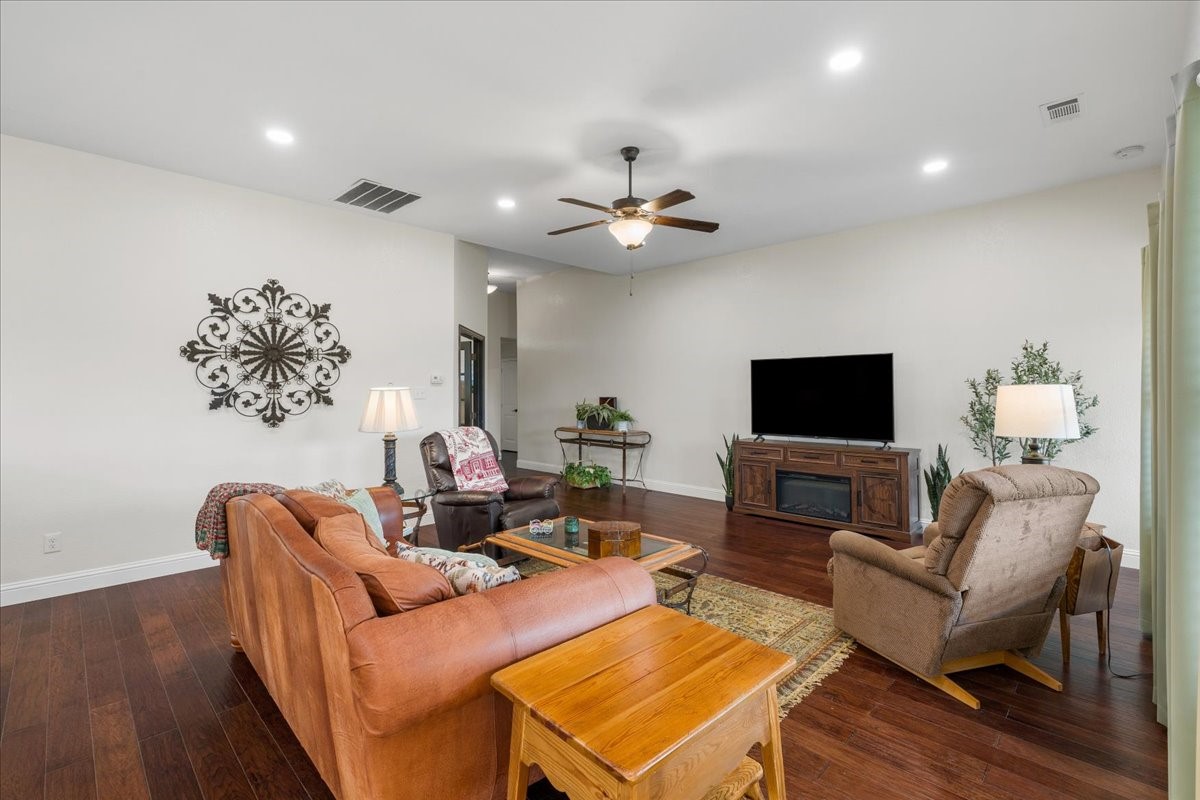 909 Winged Foot Corsicana TX 75110