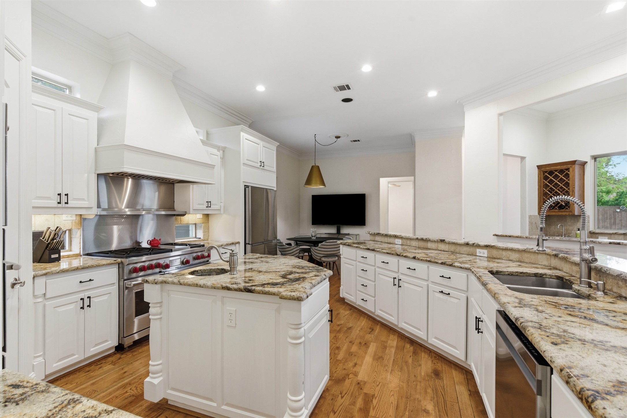 1404 Sylvan Avenue Dallas TX 75208