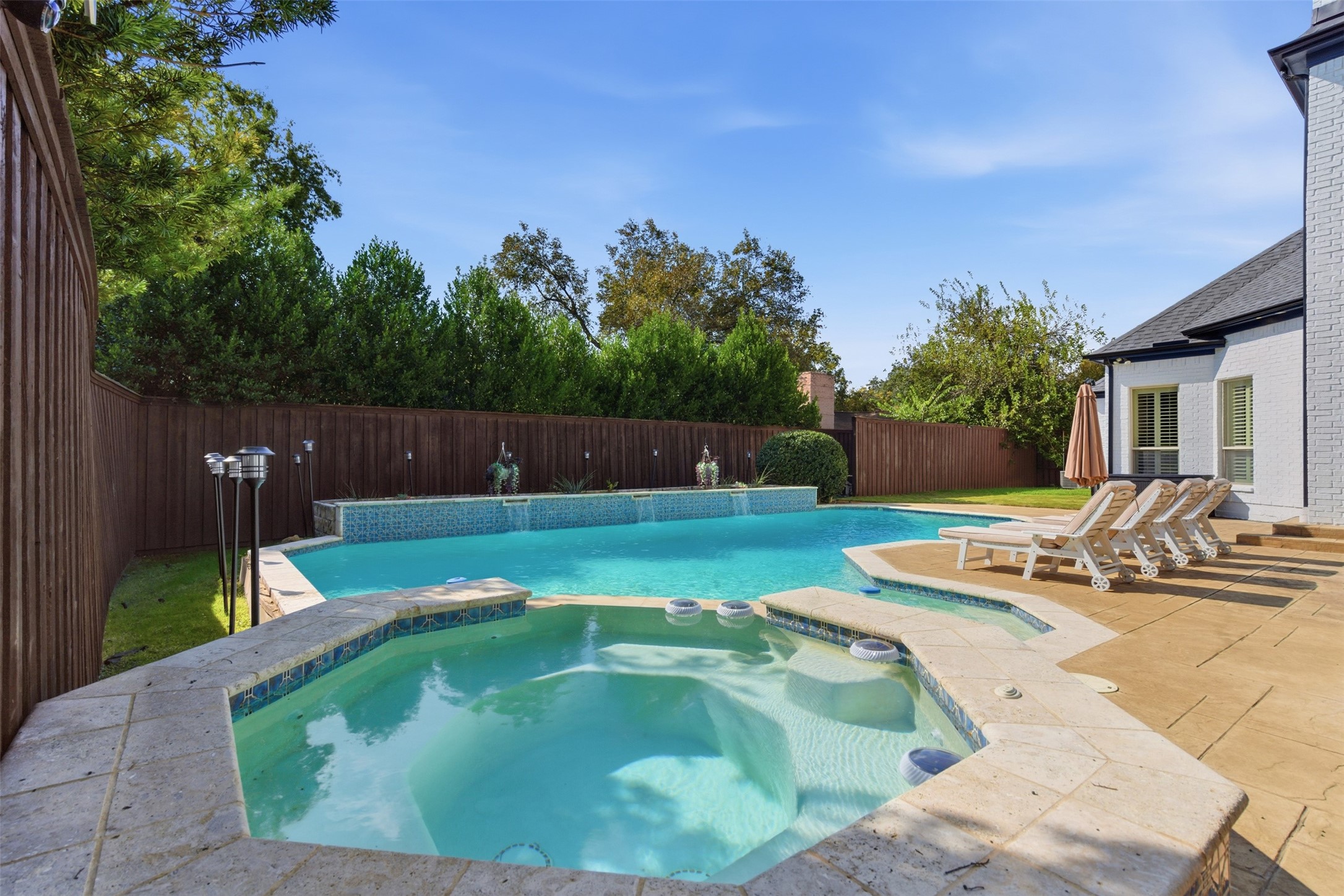 1404 Sylvan Avenue Dallas TX 75208