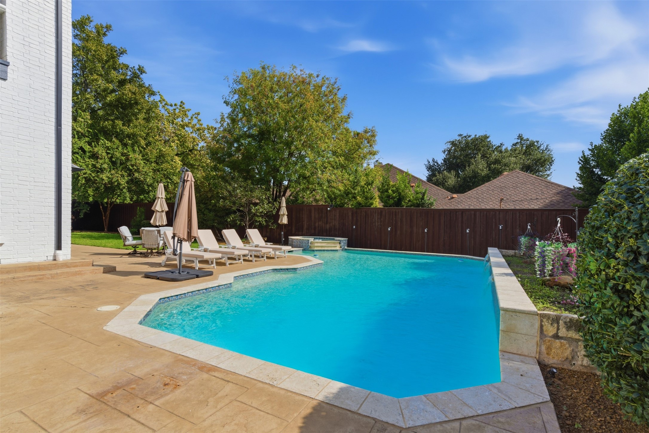 1404 Sylvan Avenue Dallas TX 75208