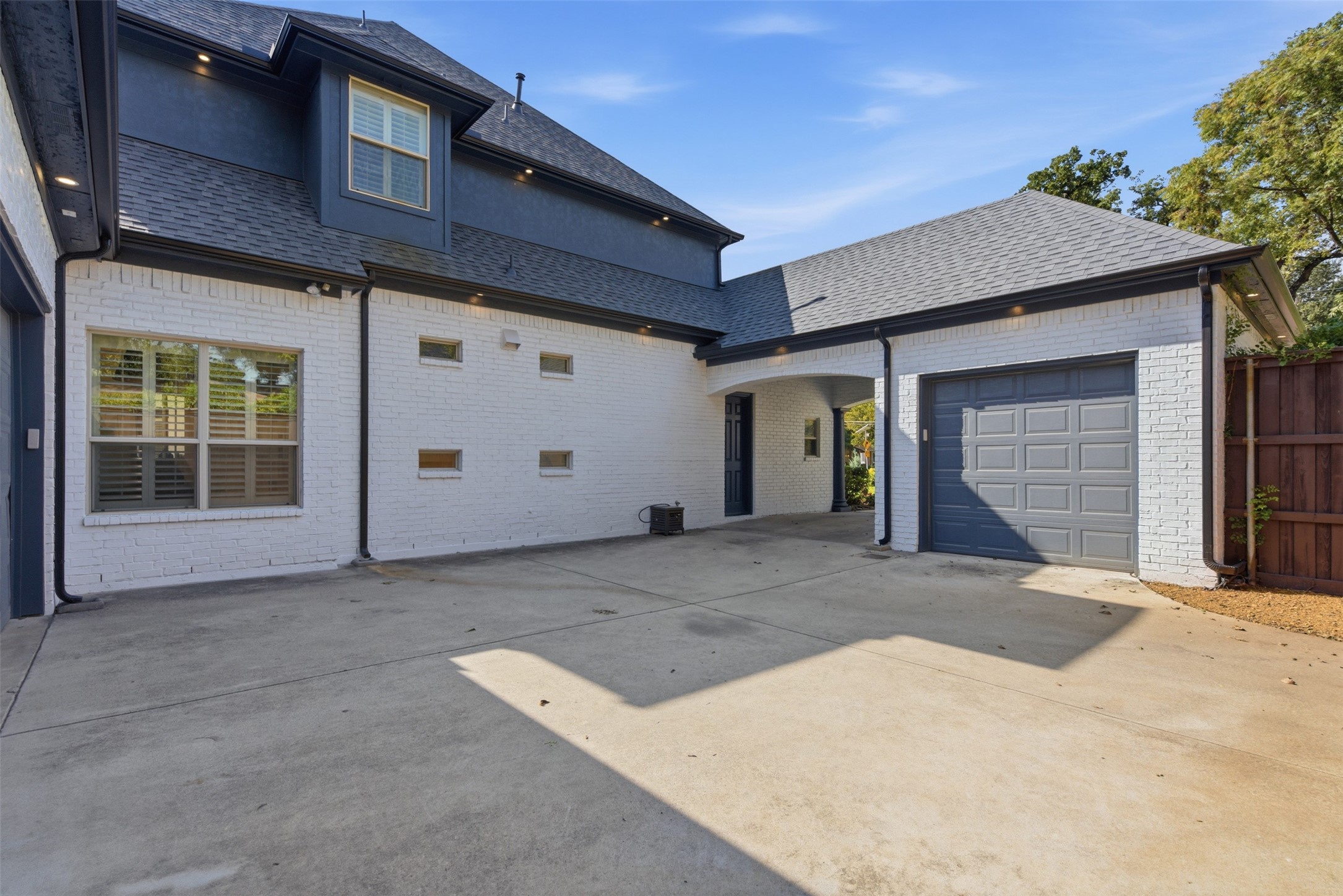 1404 Sylvan Avenue Dallas TX 75208