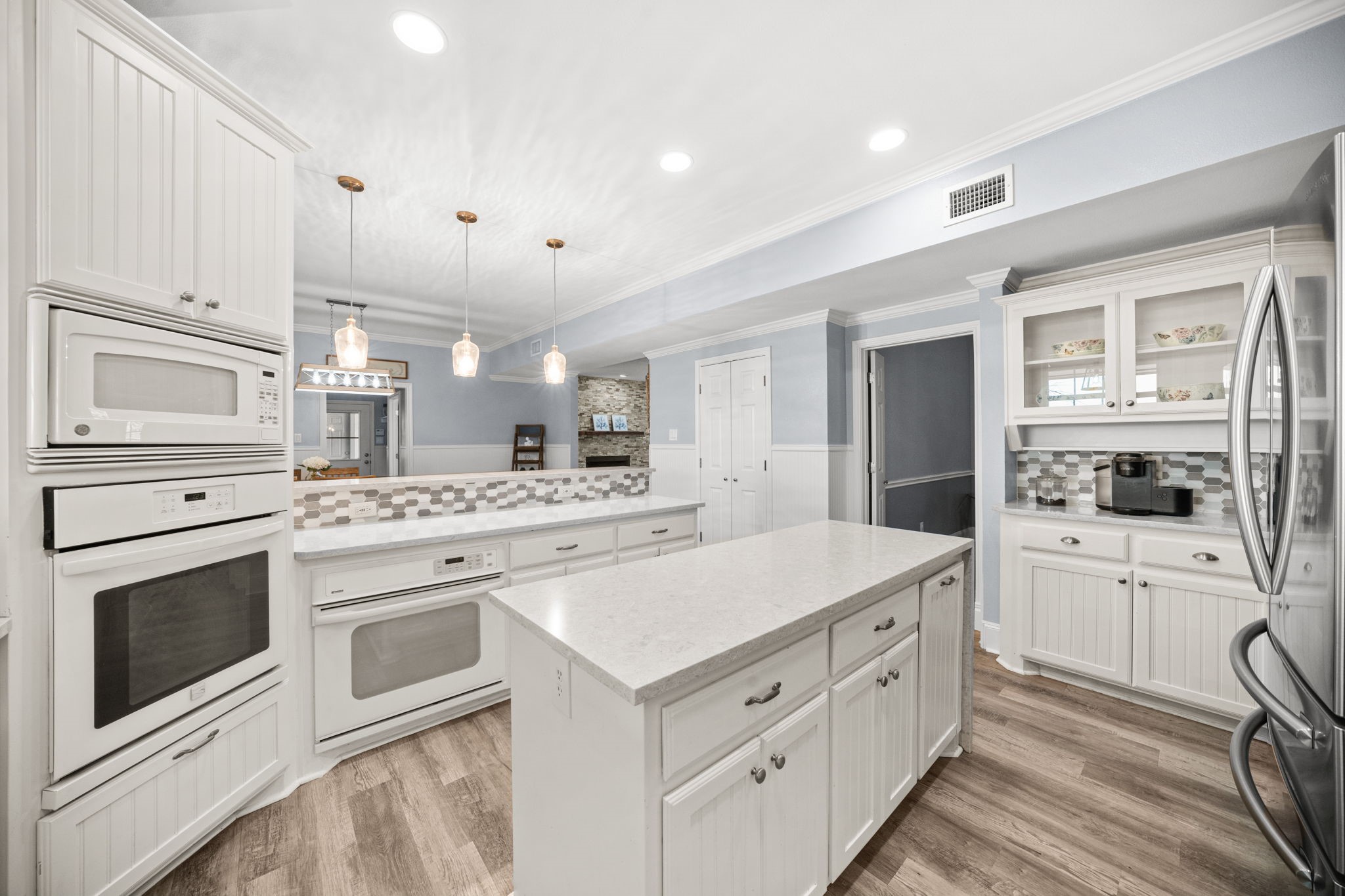 407 Locust Drive Oak Leaf TX 75154