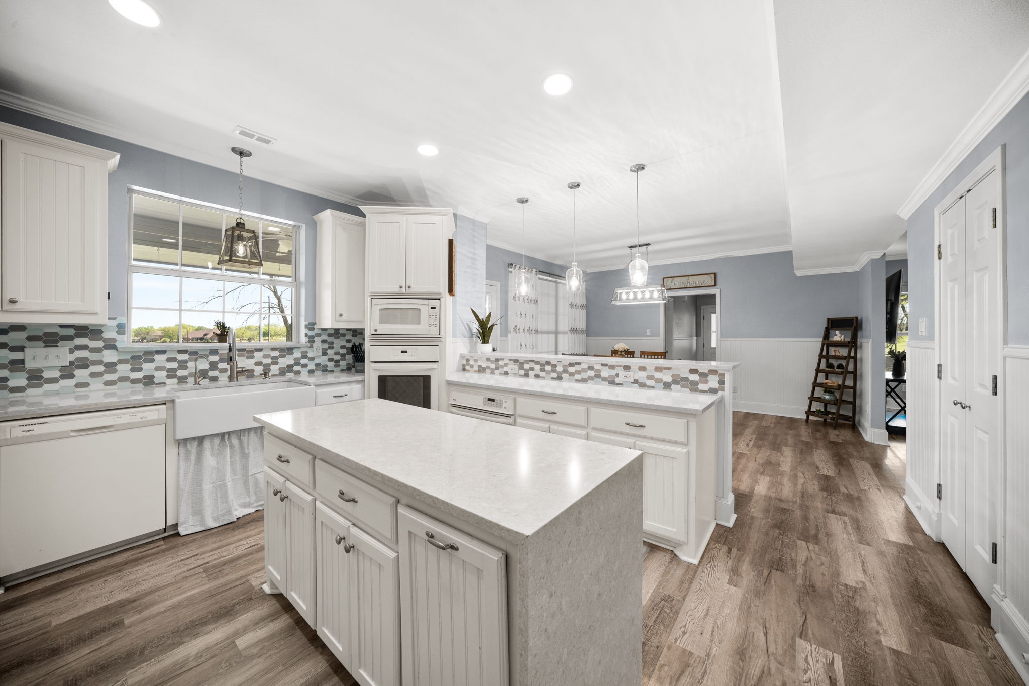 407 Locust Drive Oak Leaf TX 75154