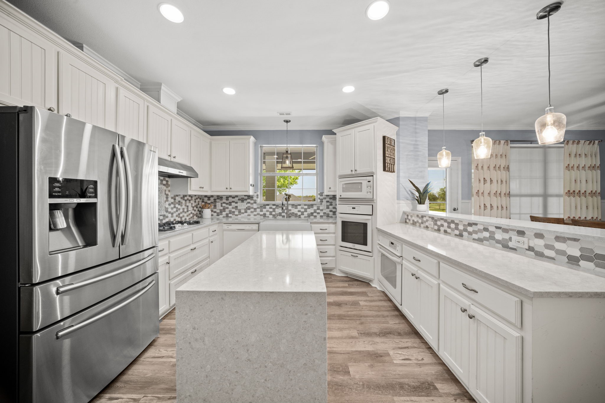 407 Locust Drive Oak Leaf TX 75154