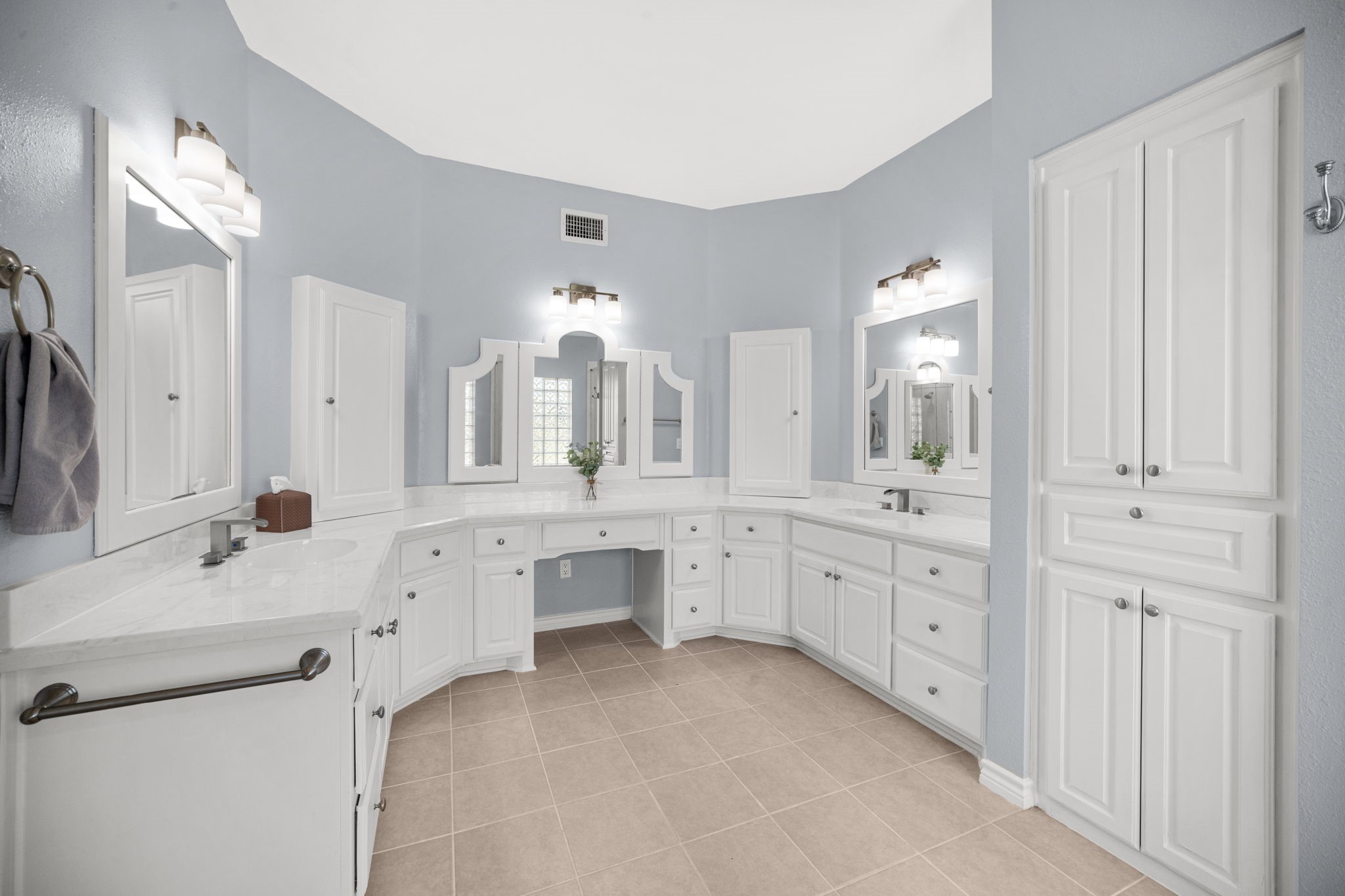 407 Locust Drive Oak Leaf TX 75154