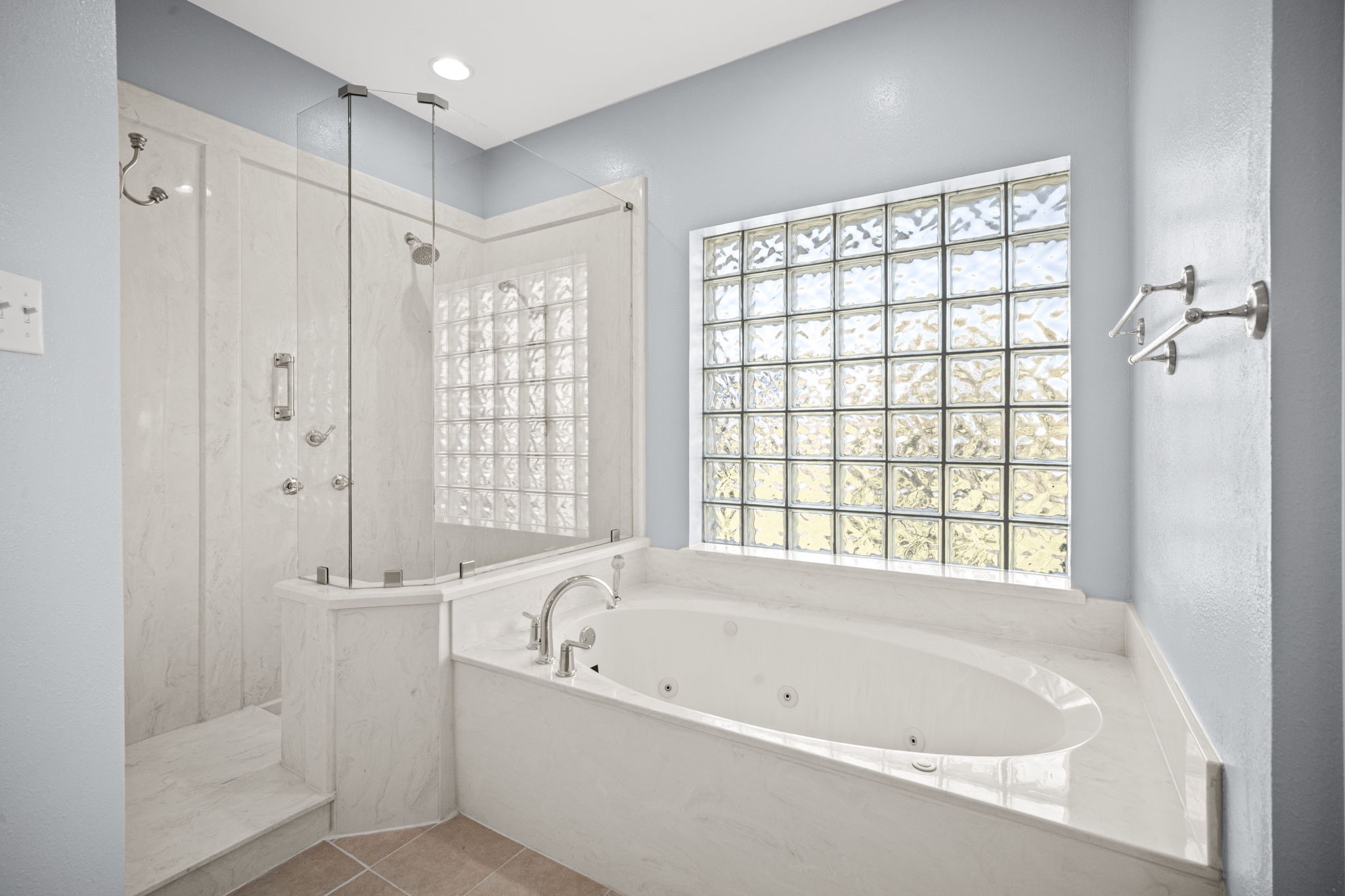 407 Locust Drive Oak Leaf TX 75154