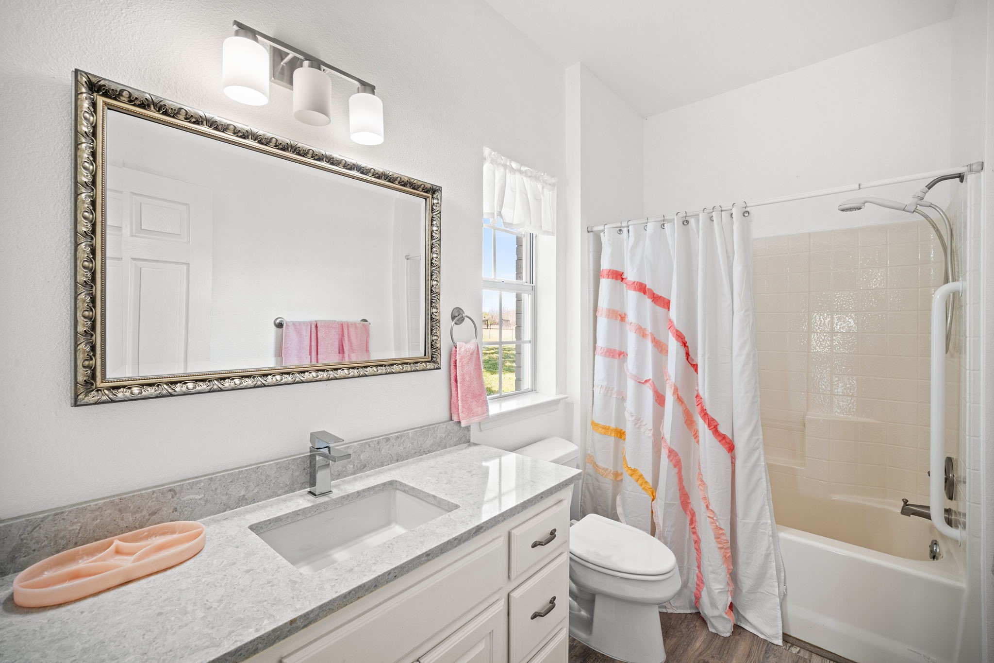 407 Locust Drive Oak Leaf TX 75154