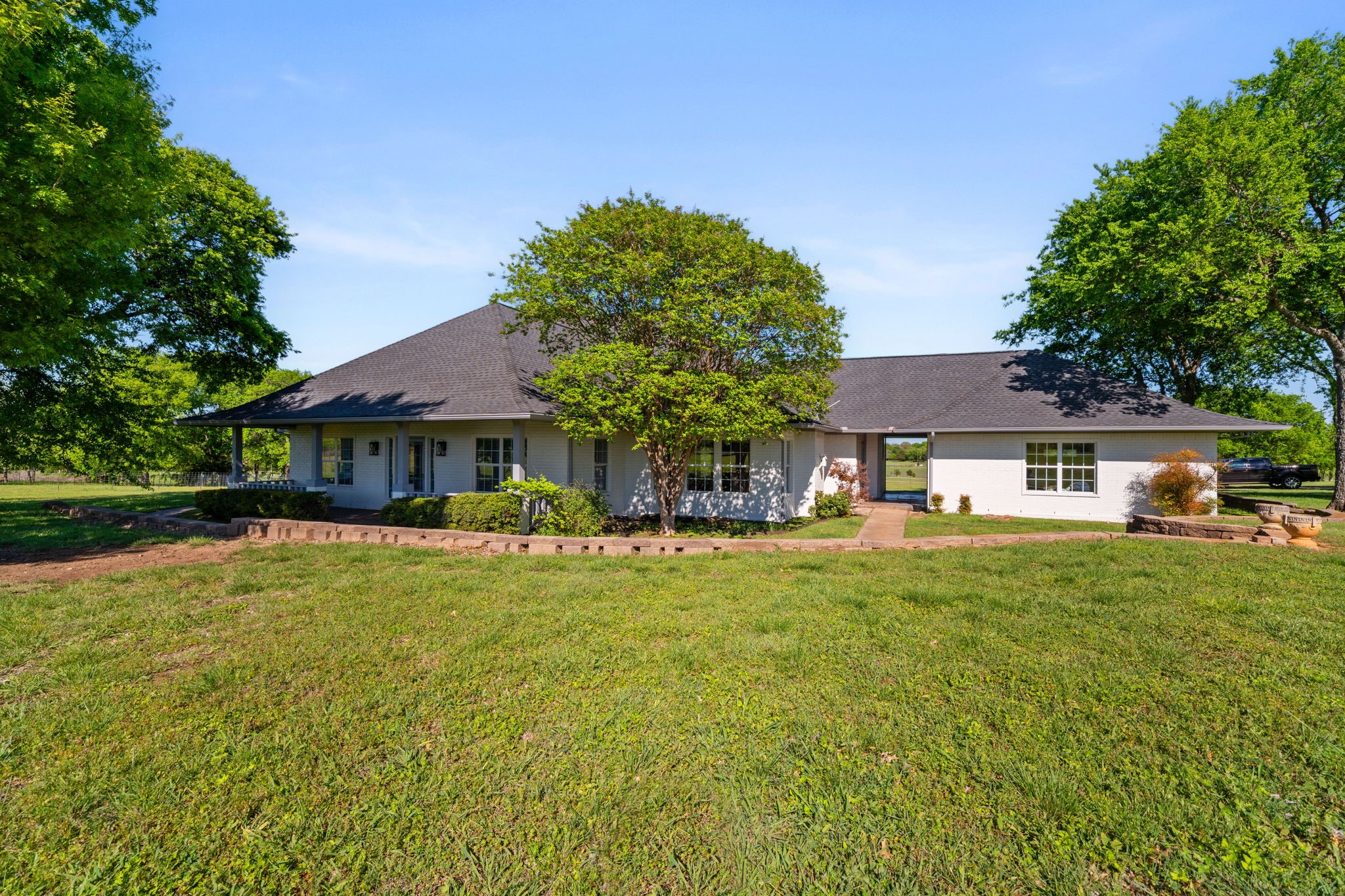 407 Locust Drive Oak Leaf TX 75154