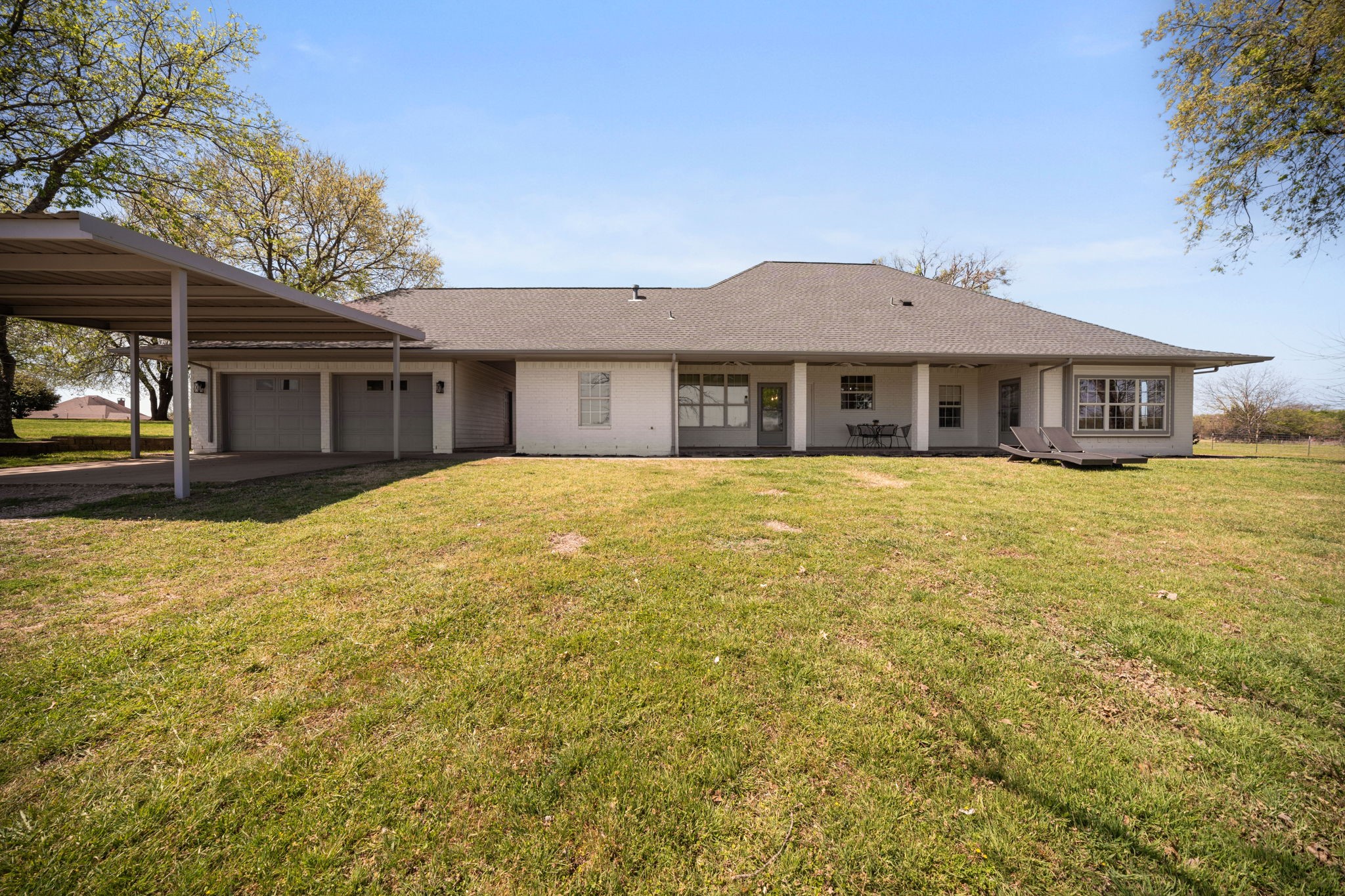 407 Locust Drive Oak Leaf TX 75154