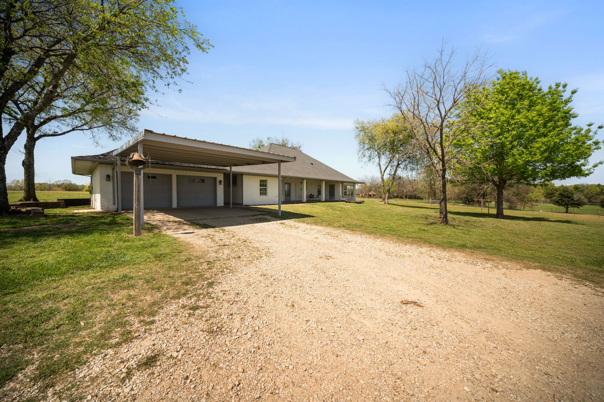 407 Locust Drive Oak Leaf TX 75154