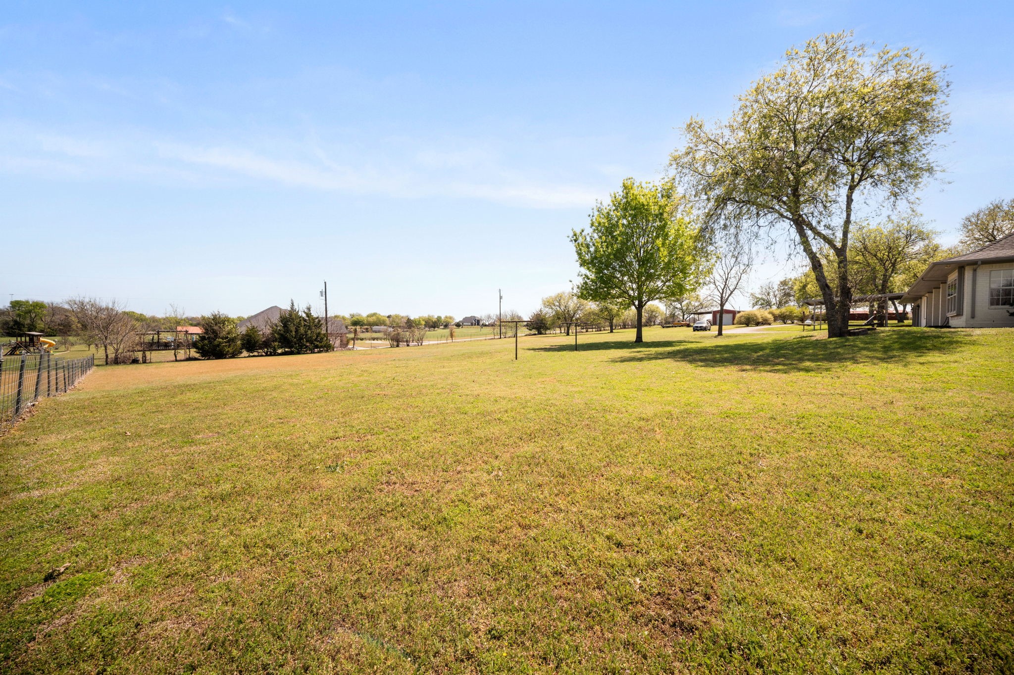 407 Locust Drive Oak Leaf TX 75154