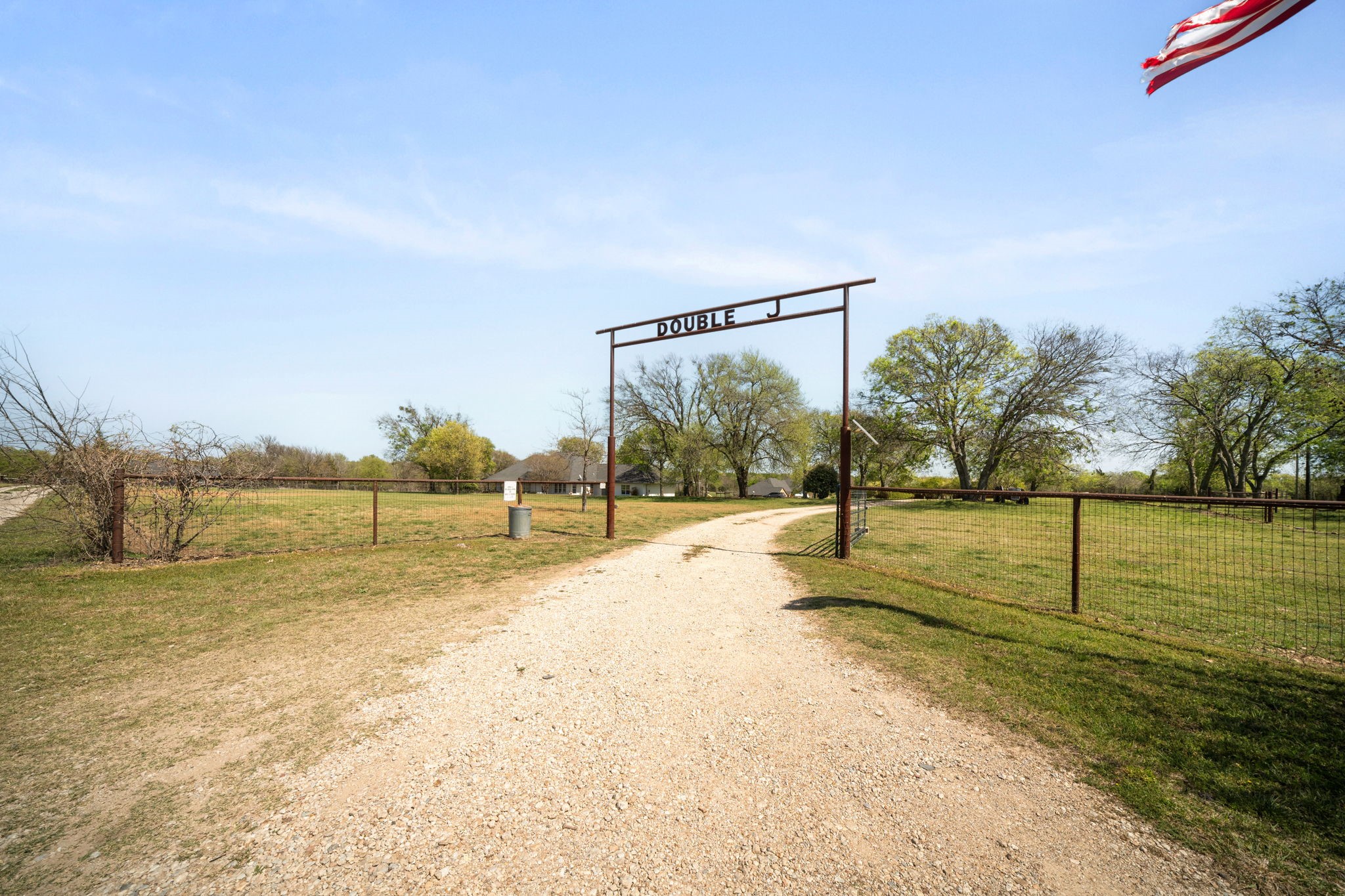 407 Locust Drive Oak Leaf TX 75154