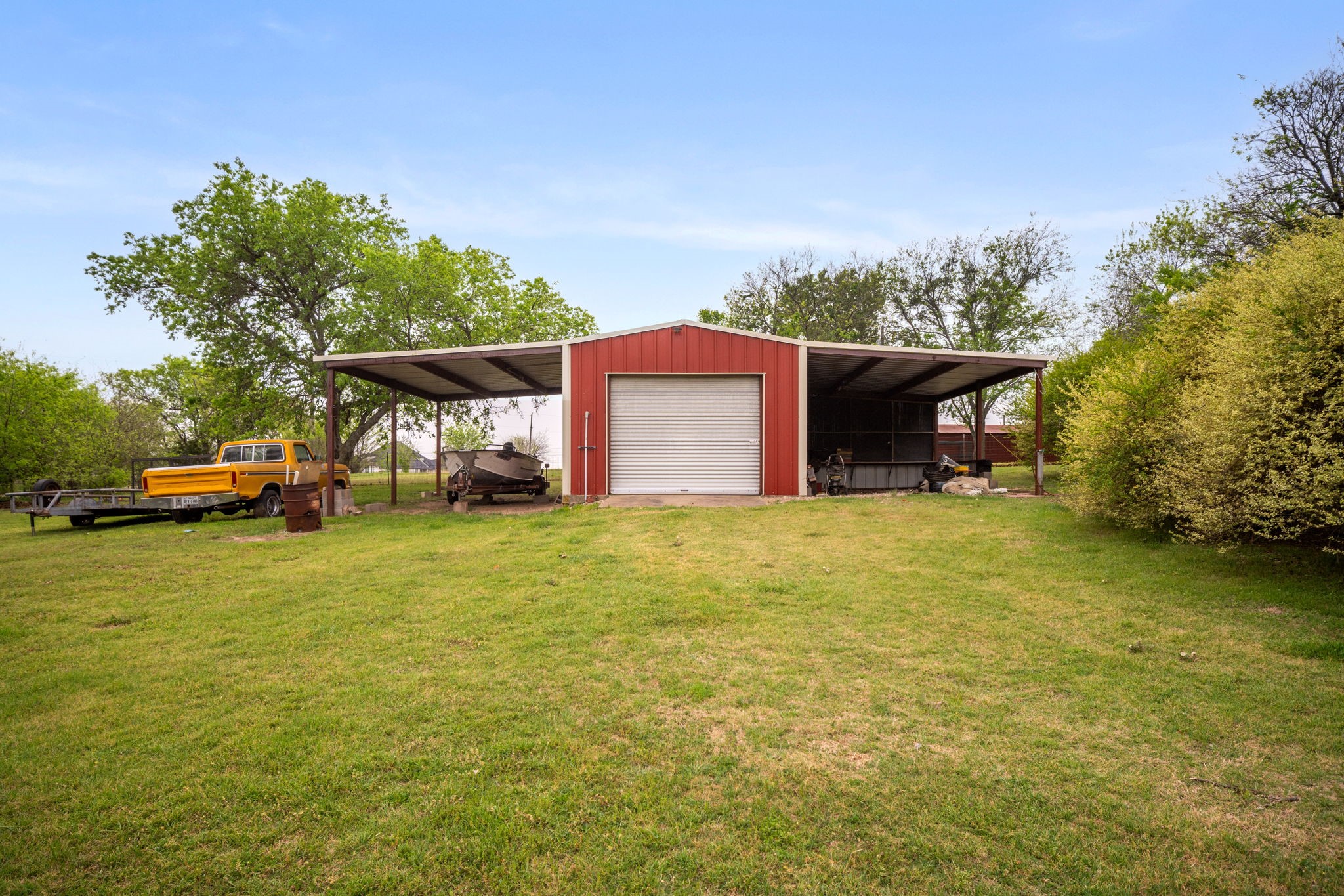 407 Locust Drive Oak Leaf TX 75154