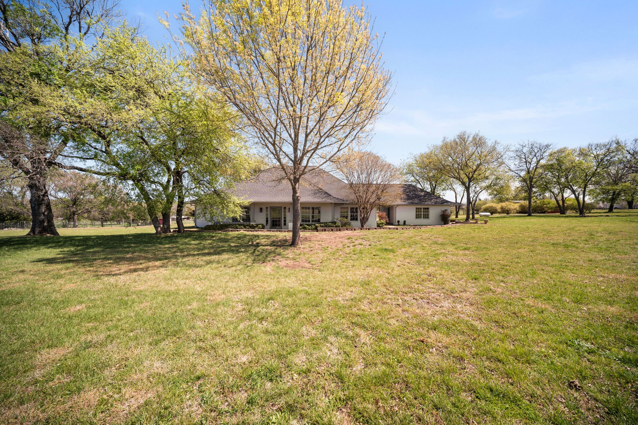 407 Locust Drive Oak Leaf TX 75154