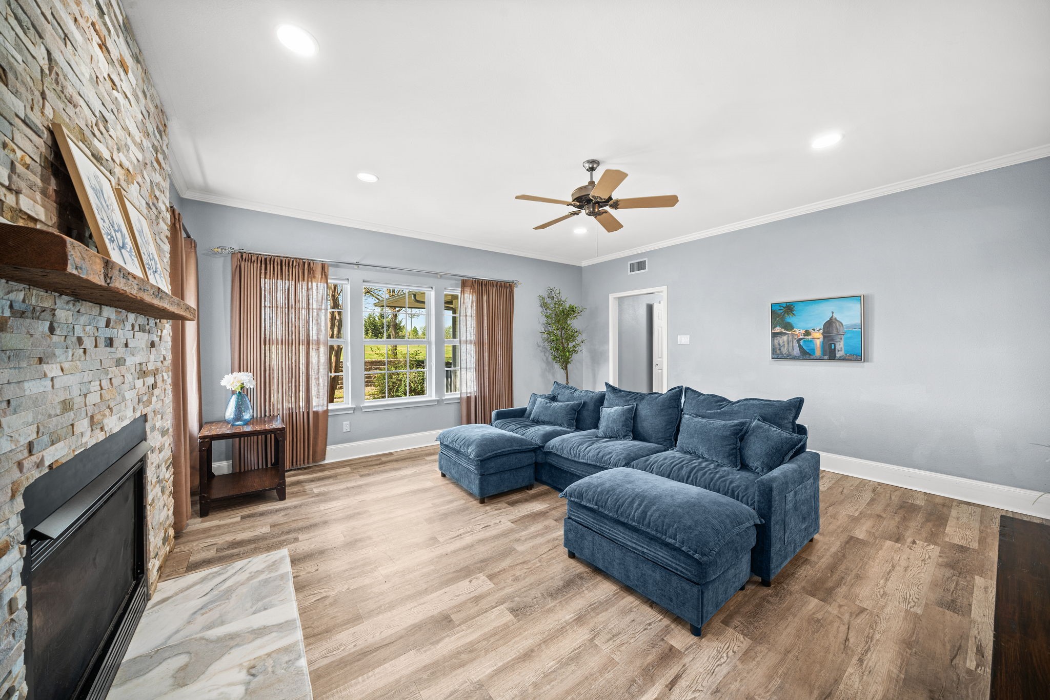 407 Locust Drive Oak Leaf TX 75154