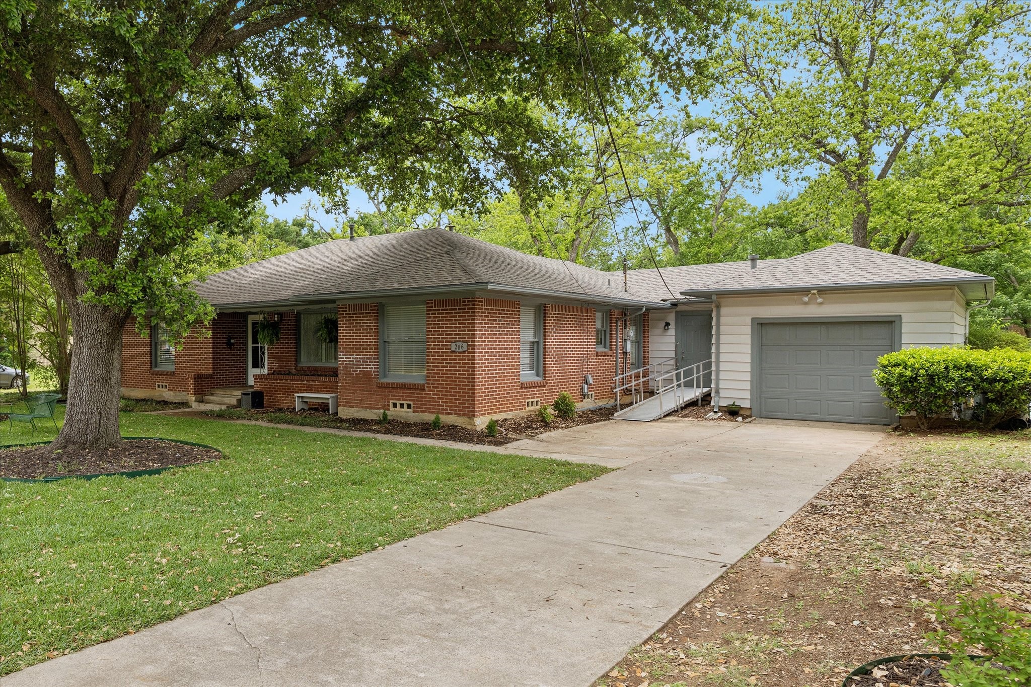 206 S Davis Drive Arlington TX 76013