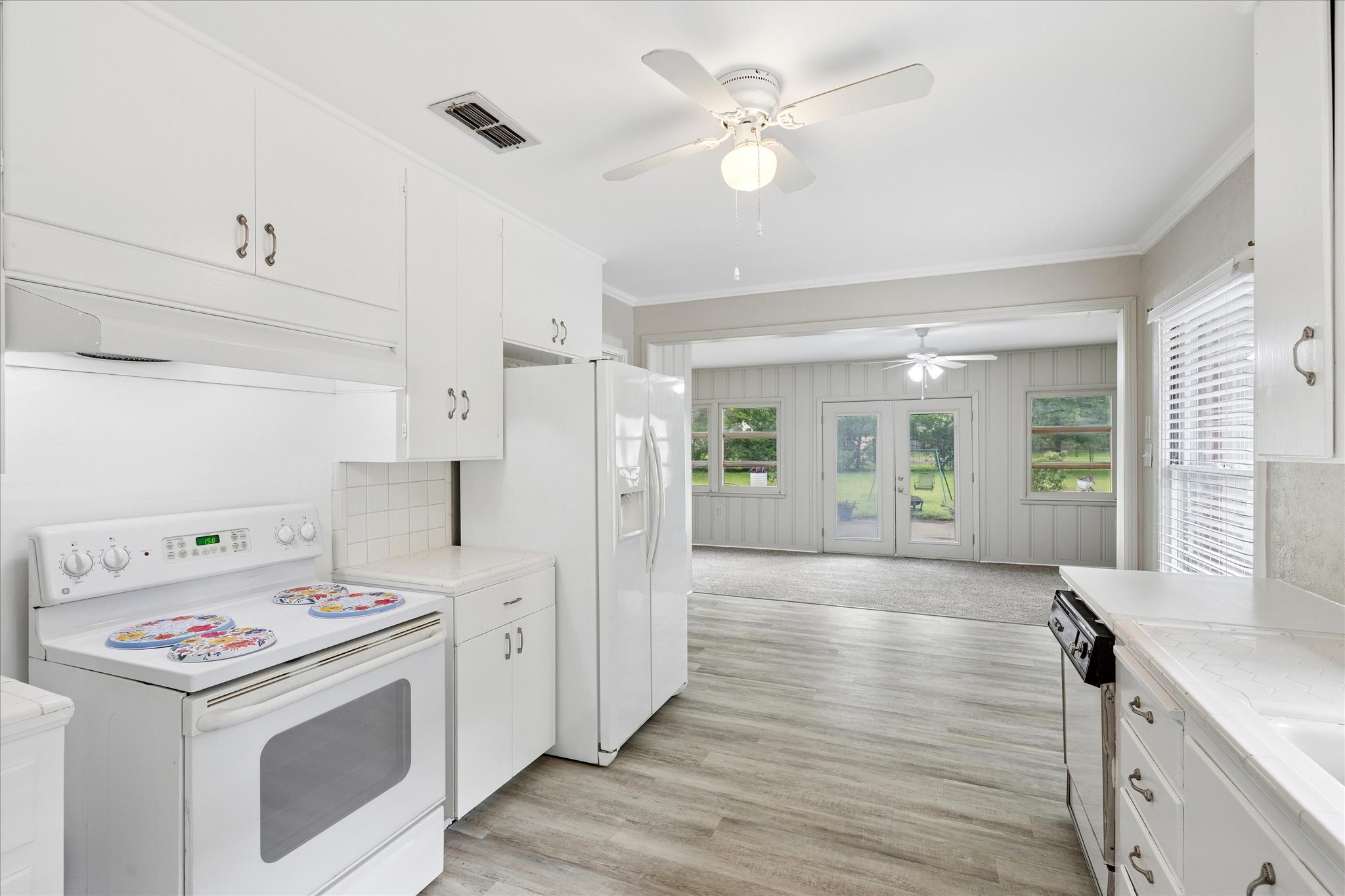 206 S Davis Drive Arlington TX 76013