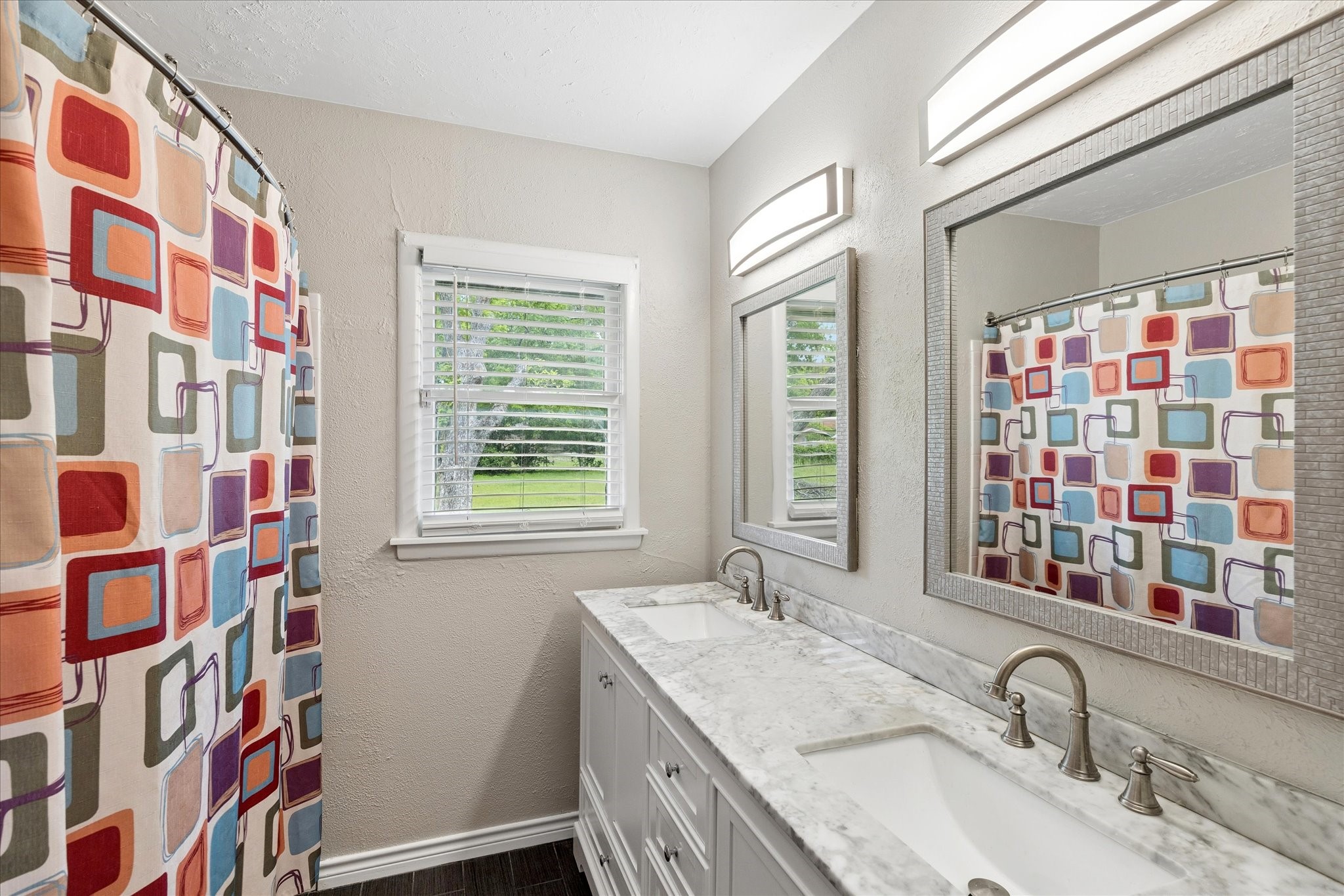 206 S Davis Drive Arlington TX 76013