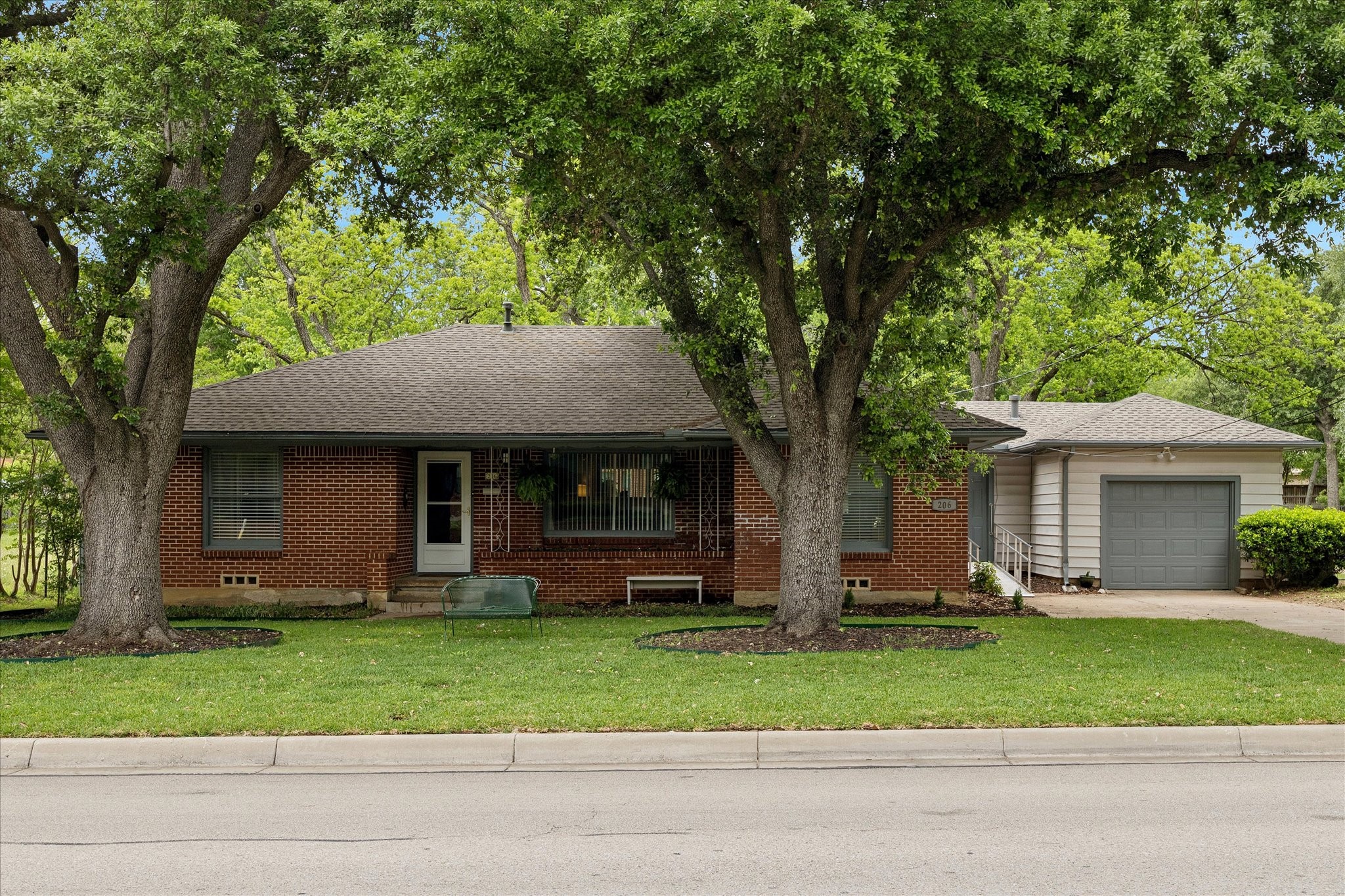 206 S Davis Drive Arlington TX 76013