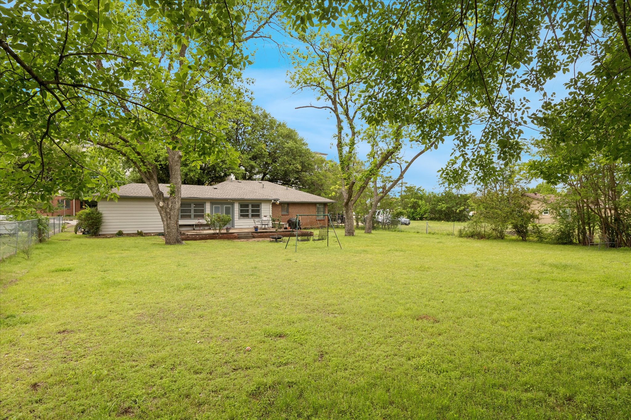 206 S Davis Drive Arlington TX 76013