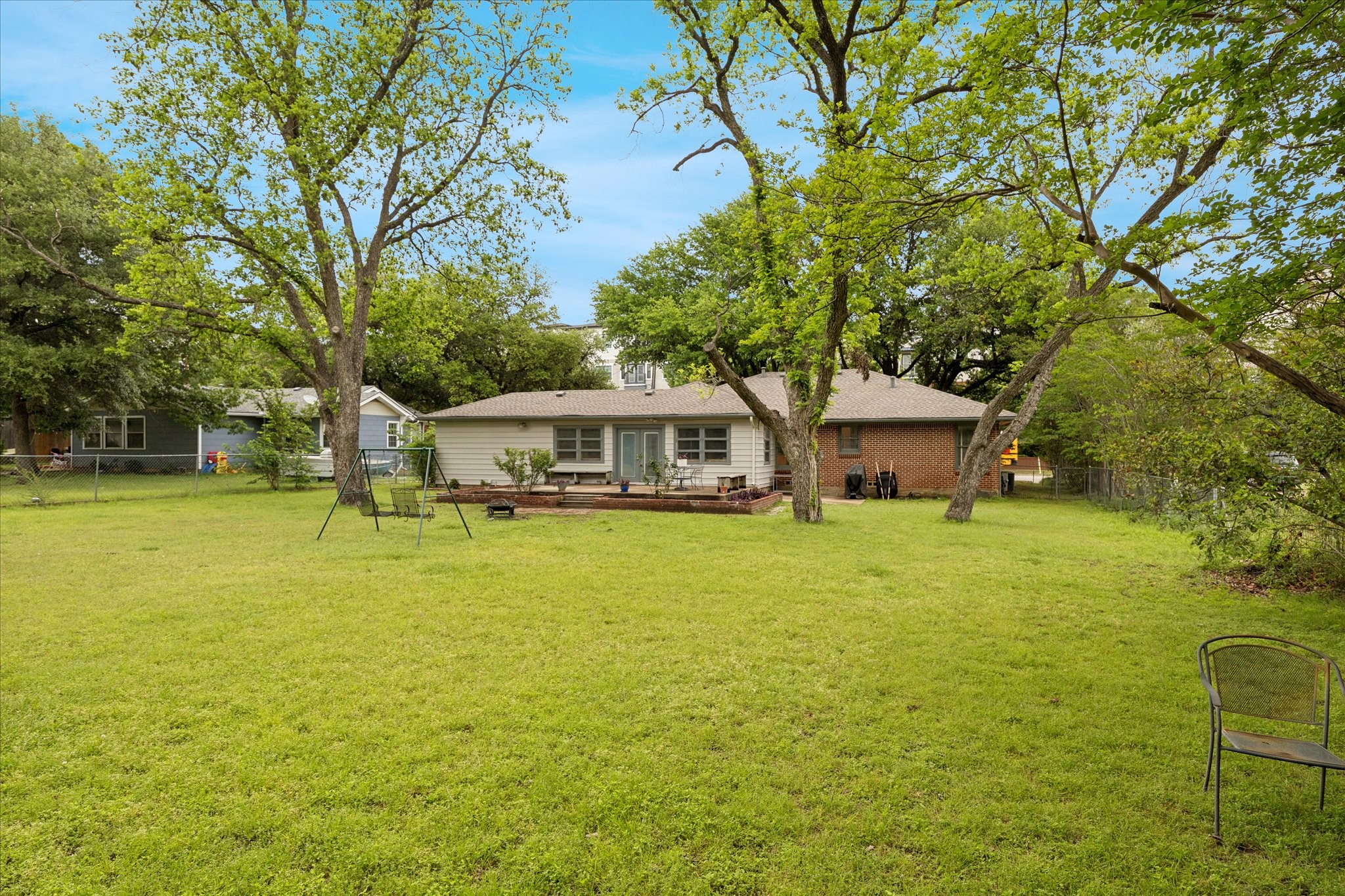 206 S Davis Drive Arlington TX 76013