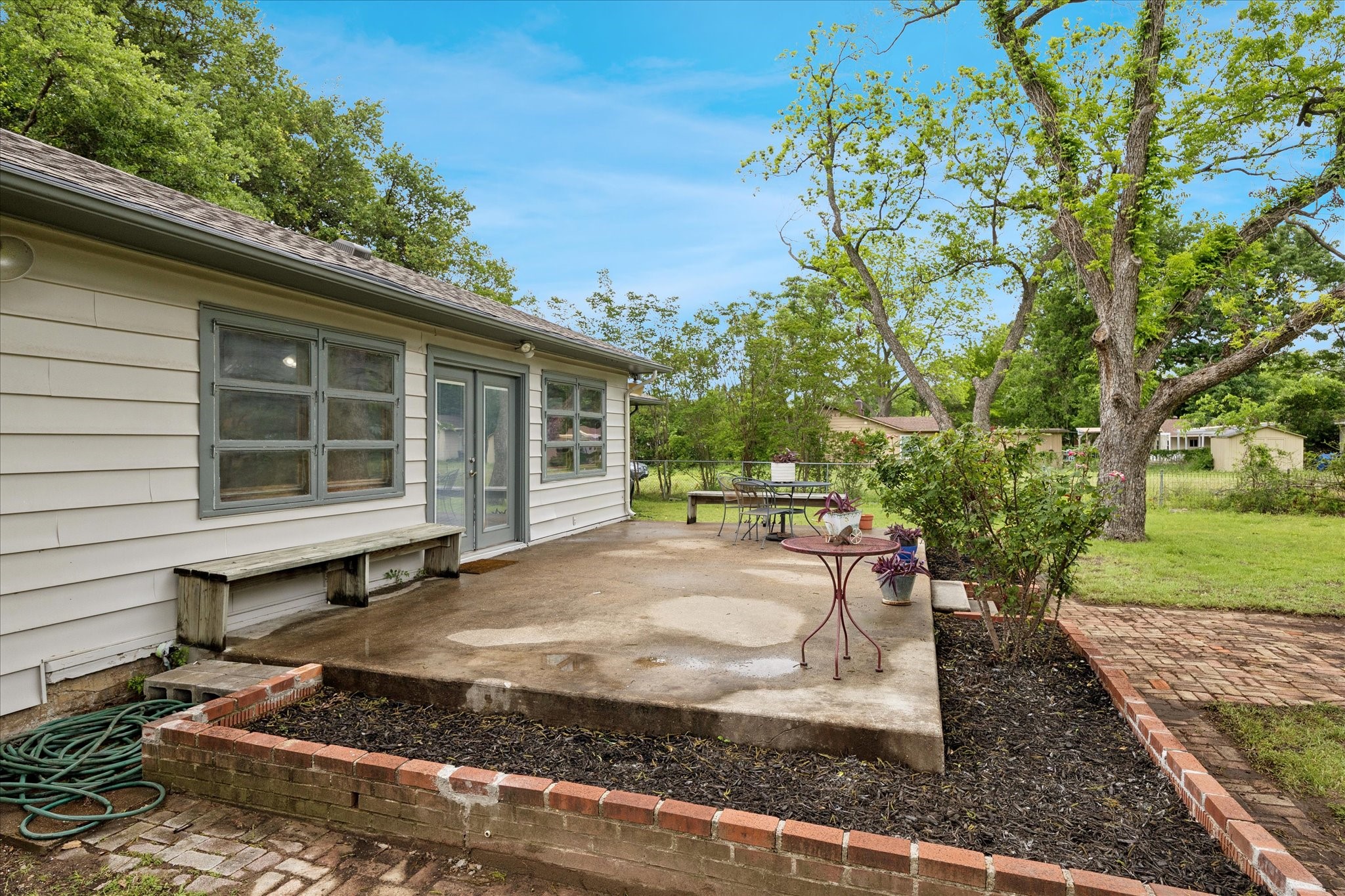 206 S Davis Drive Arlington TX 76013