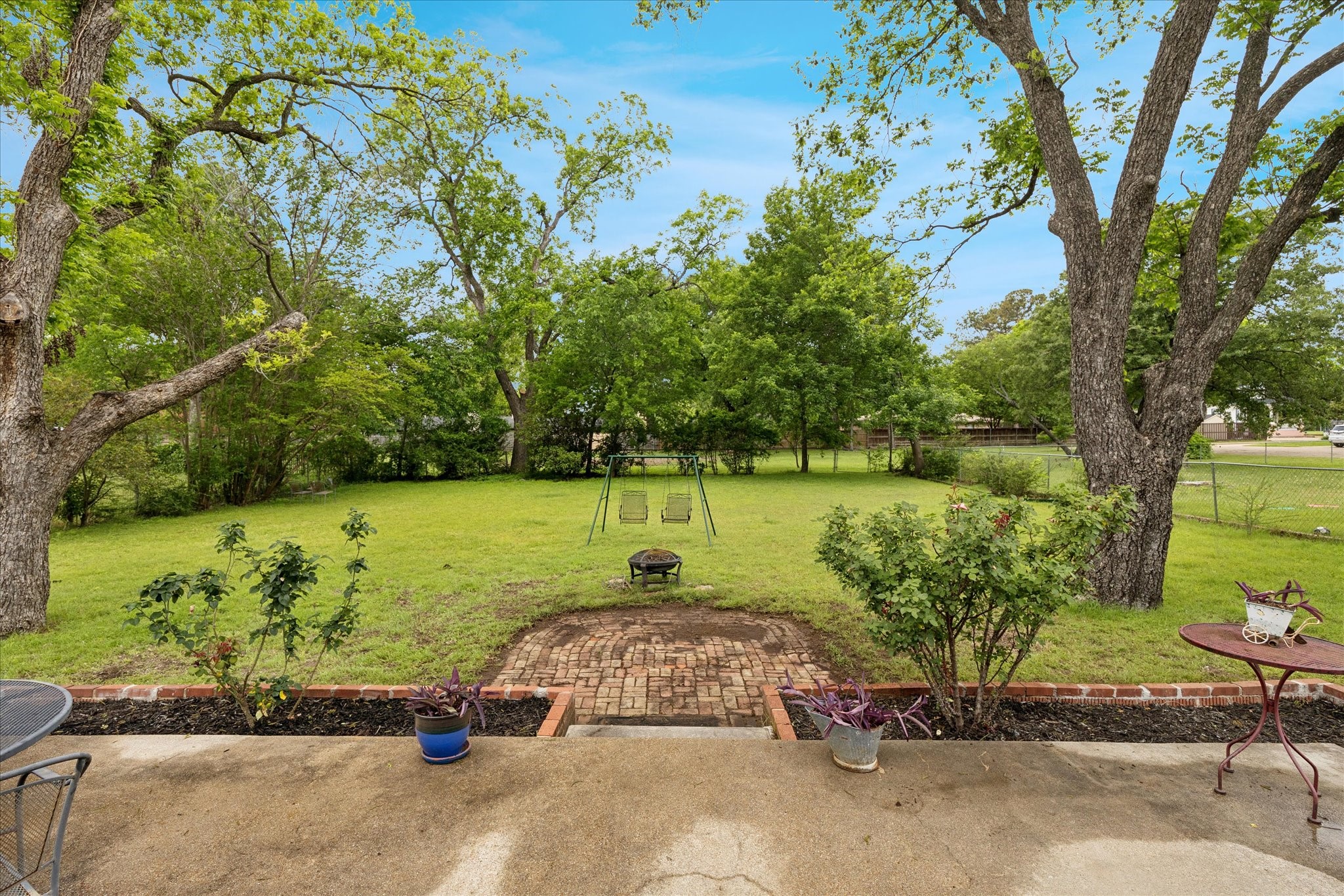 206 S Davis Drive Arlington TX 76013