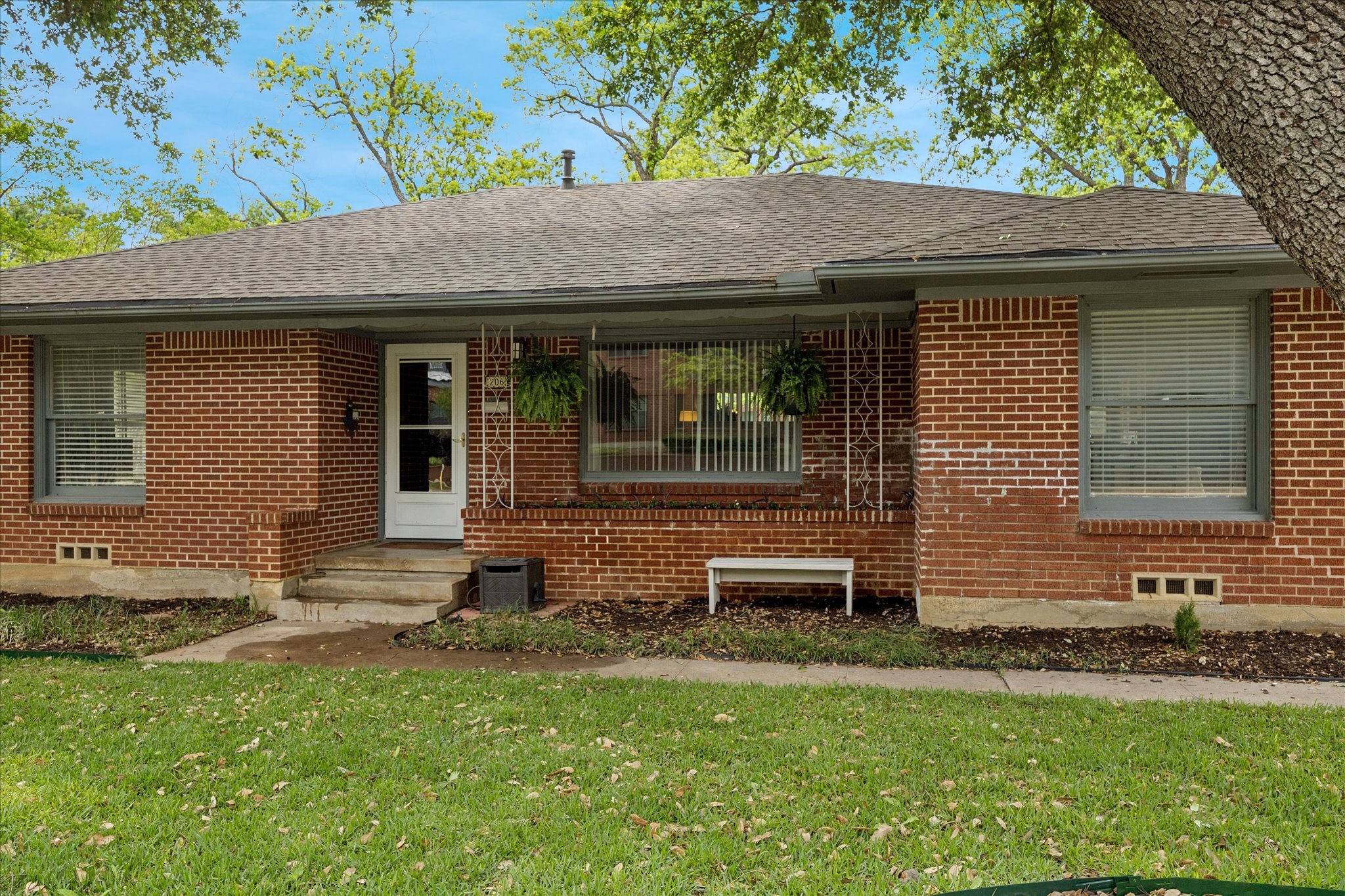 206 S Davis Drive Arlington TX 76013