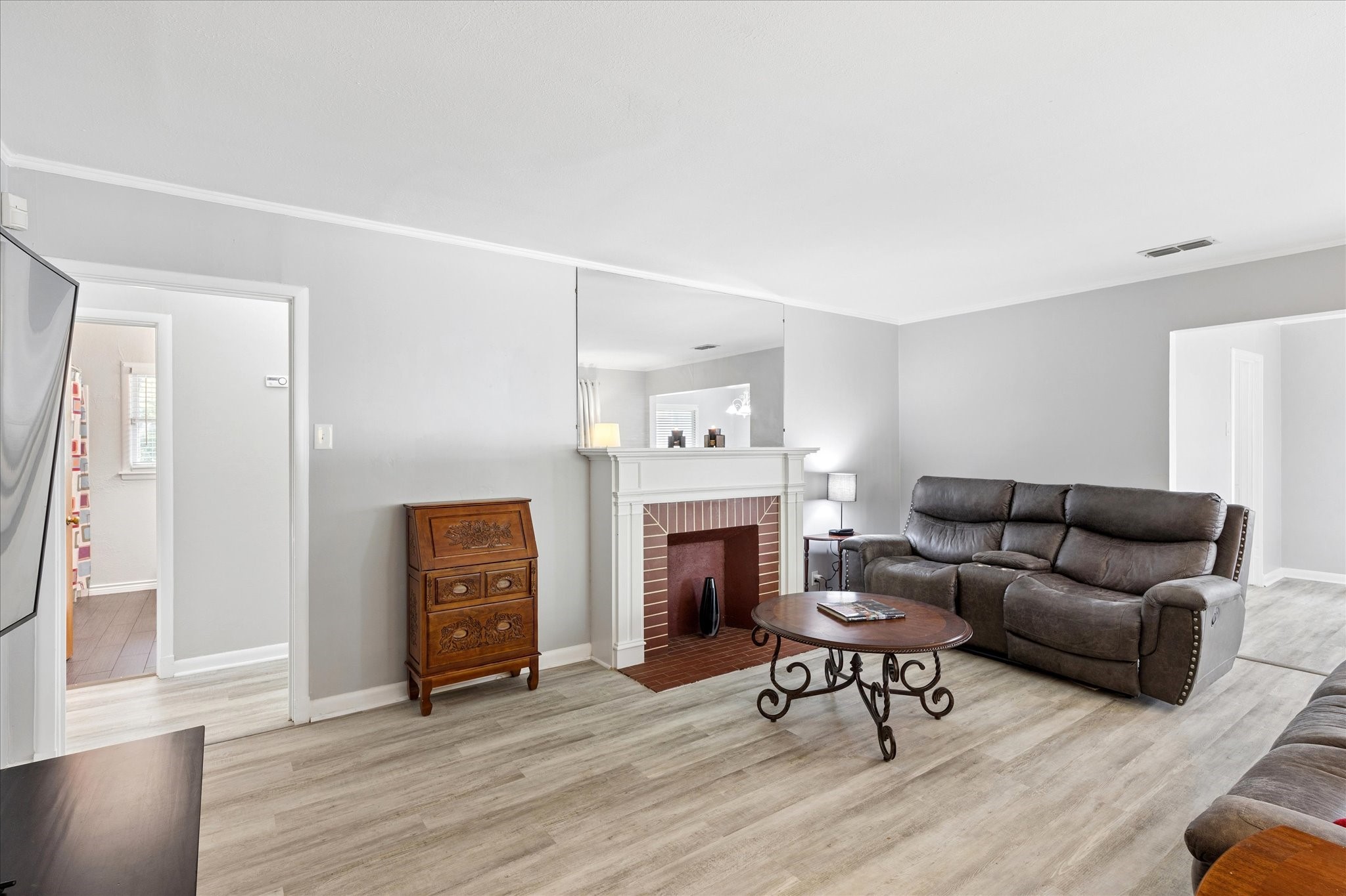 206 S Davis Drive Arlington TX 76013