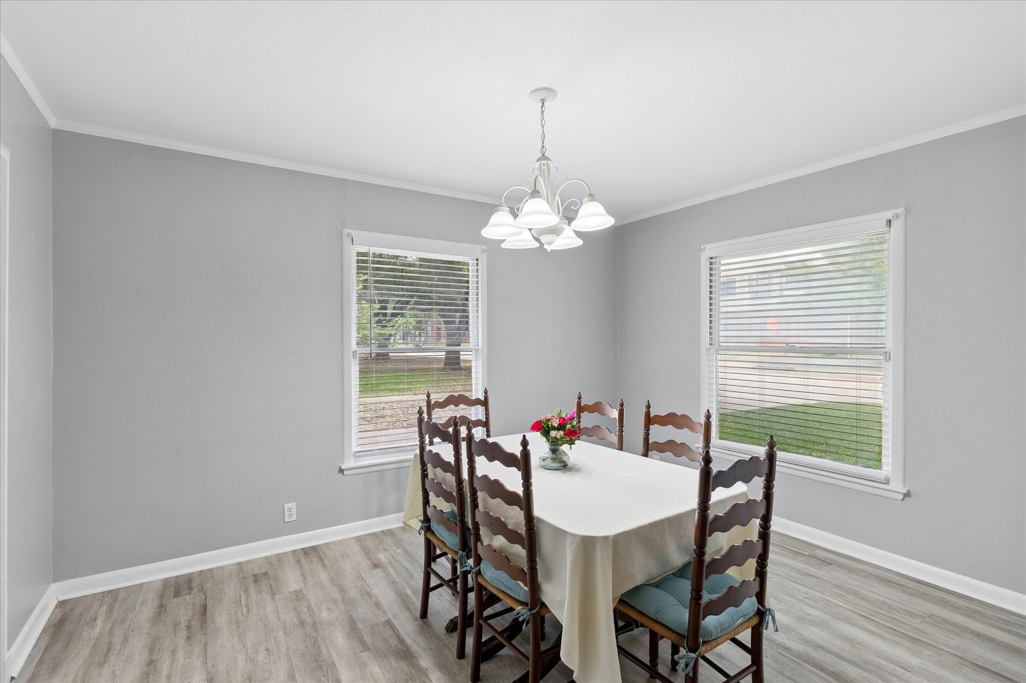 206 S Davis Drive Arlington TX 76013