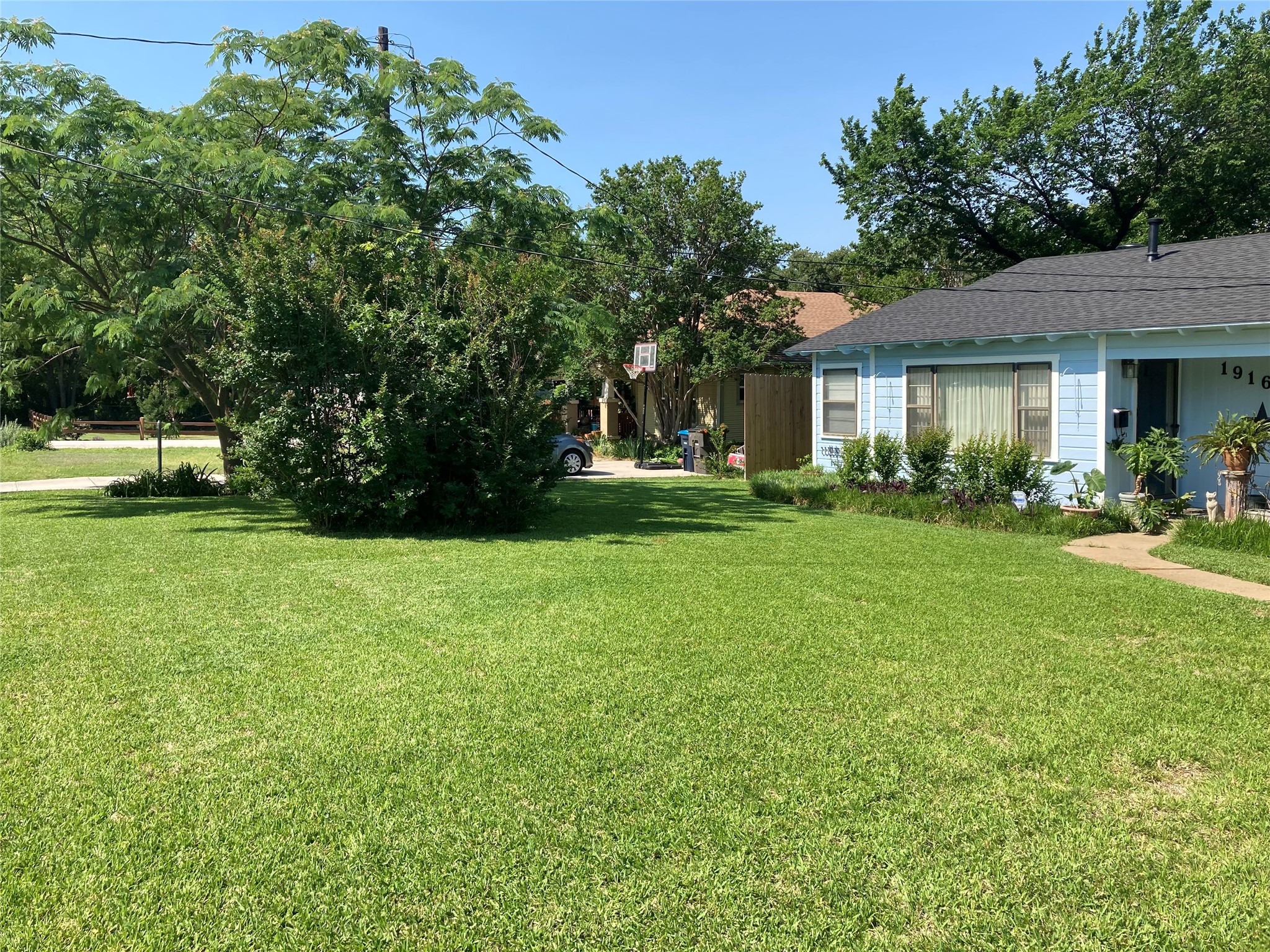 1916 Tierney Road Fort Worth TX 76112