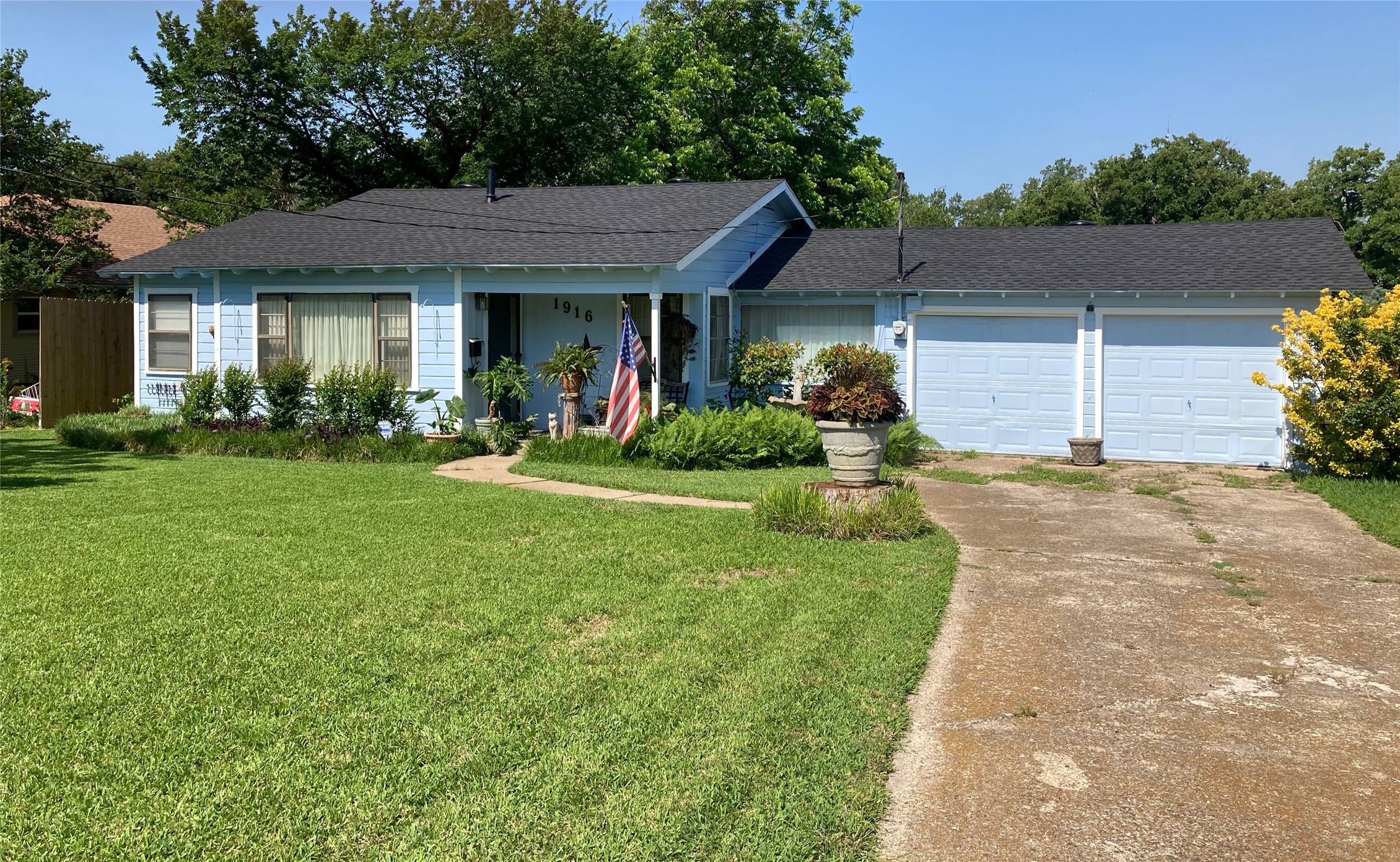 1916 Tierney Road Fort Worth TX 76112