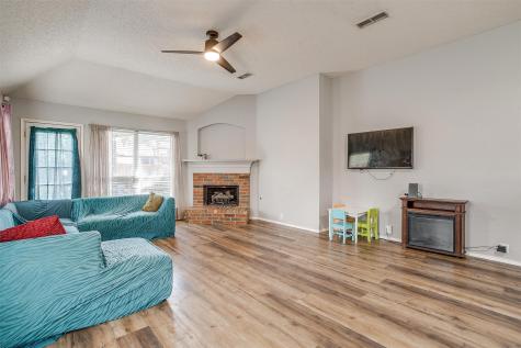 523 Deerwood Drive Burleson TX 76028