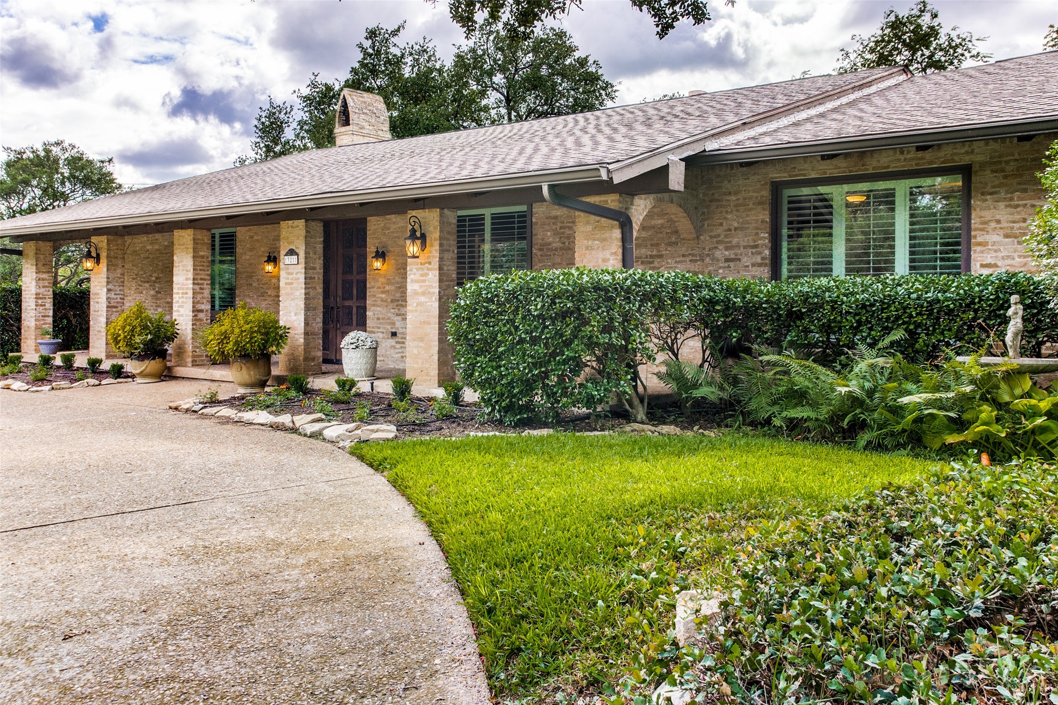 13211 Laurel Wood Lane Dallas TX 75240