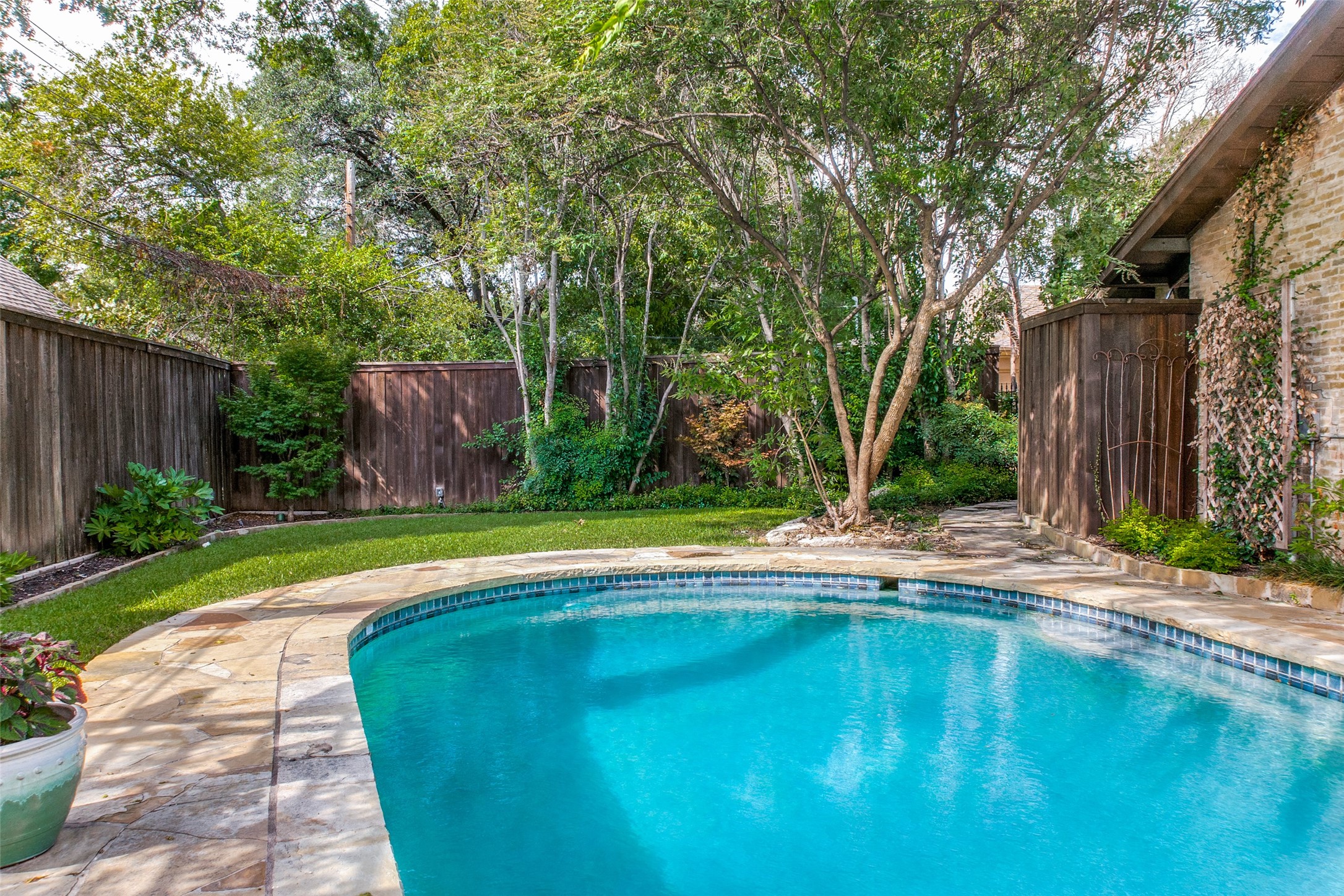 13211 Laurel Wood Lane Dallas TX 75240