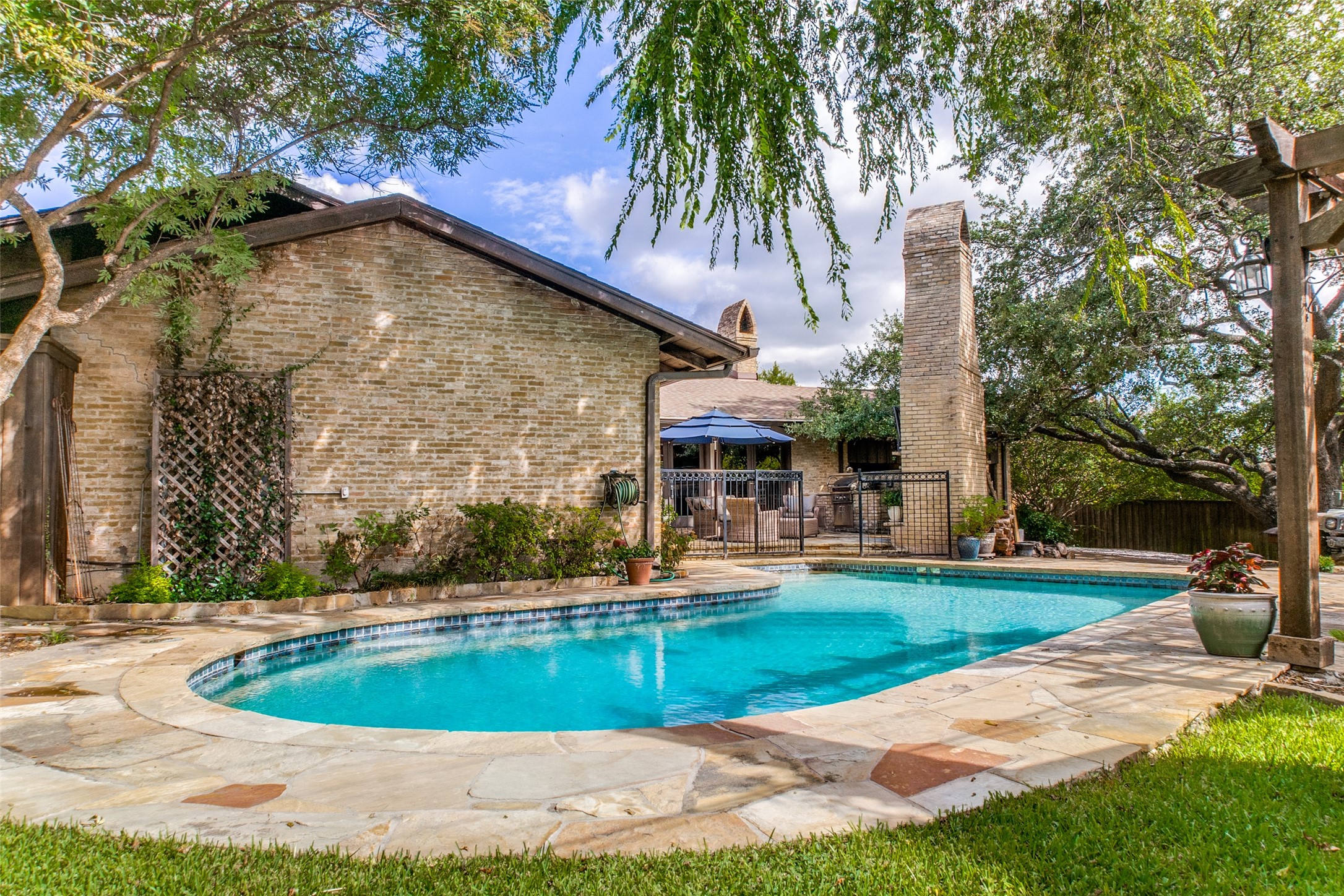 13211 Laurel Wood Lane Dallas TX 75240