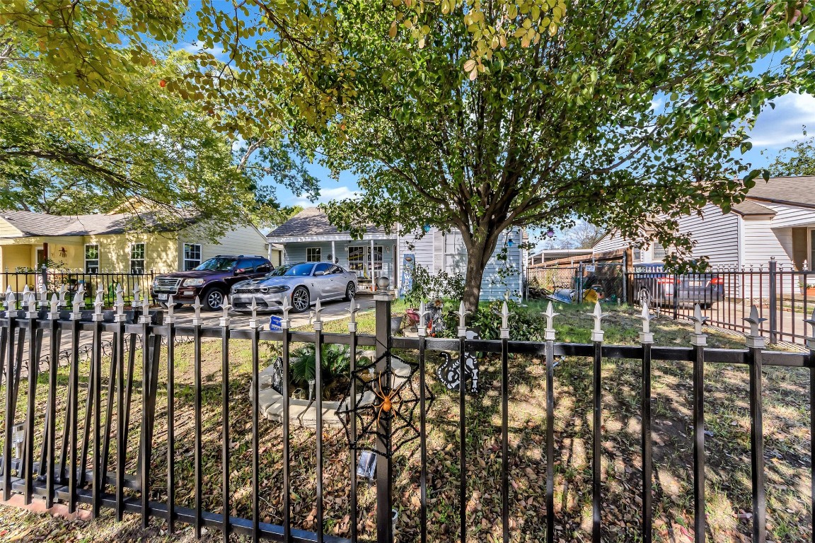 1634 Willow Street Grand Prairie TX 75050