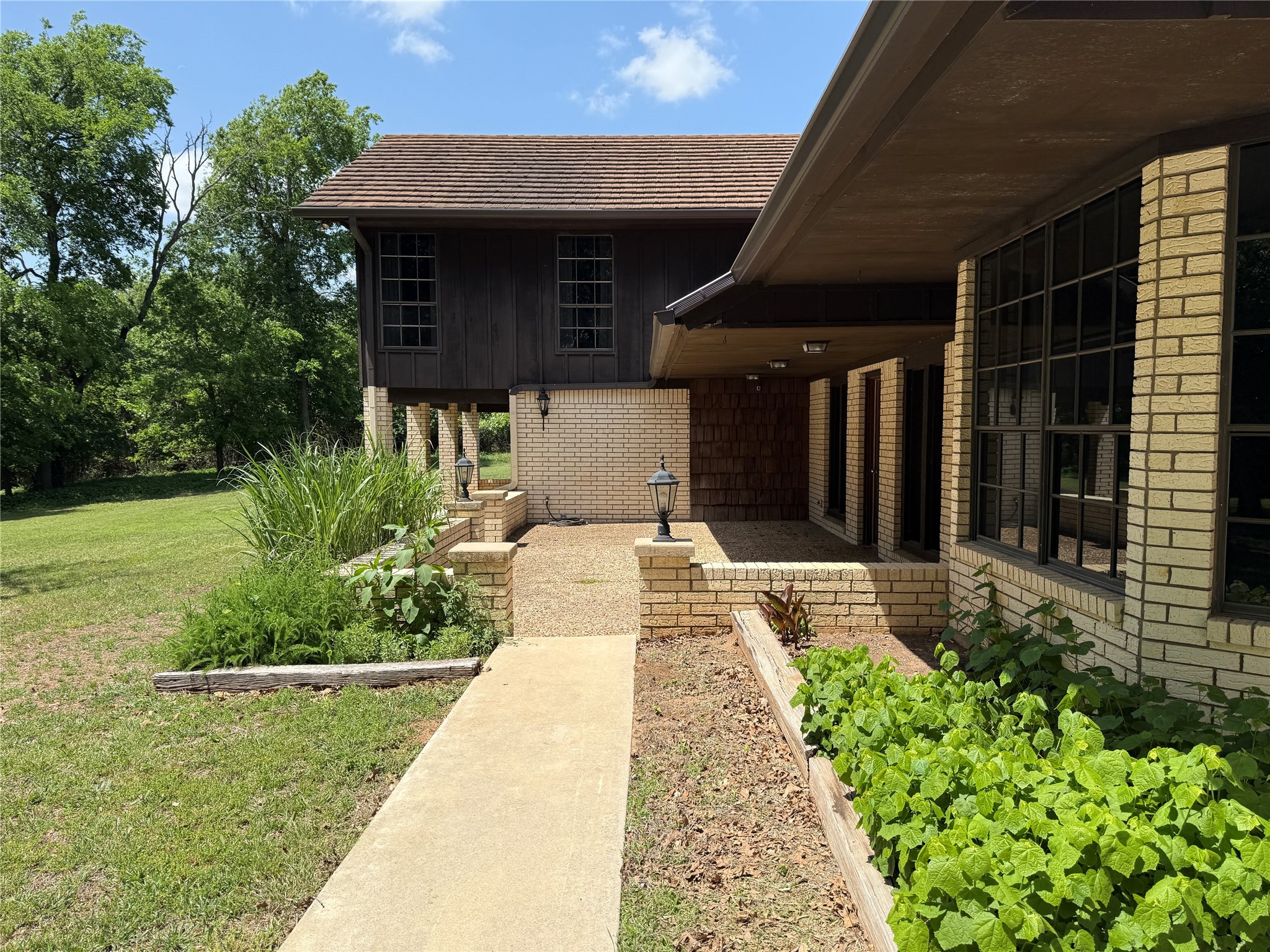 998 Highway 22 E Hamilton TX 76531
