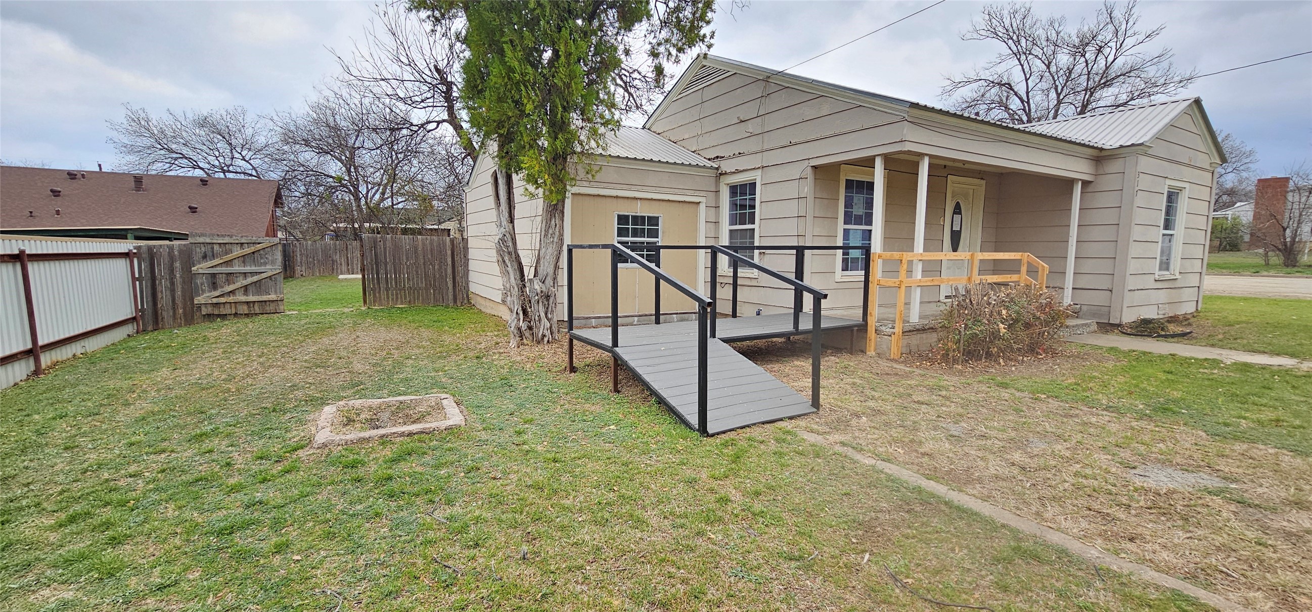 317 E 10th Street Coleman TX 76834