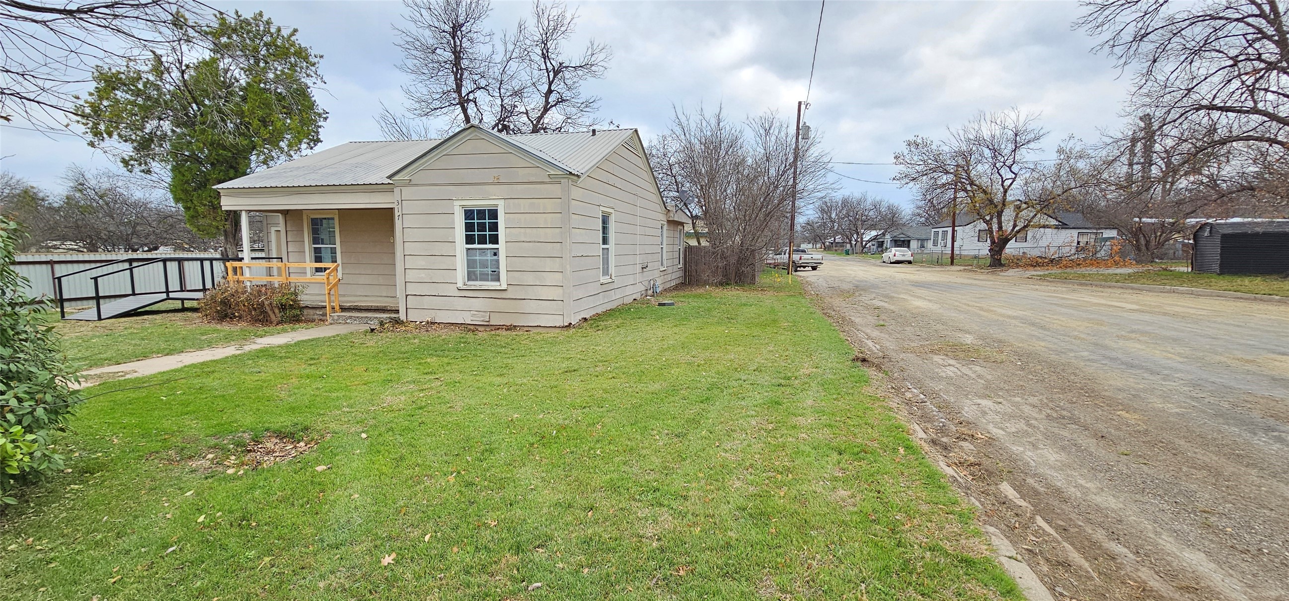 317 E 10th Street Coleman TX 76834