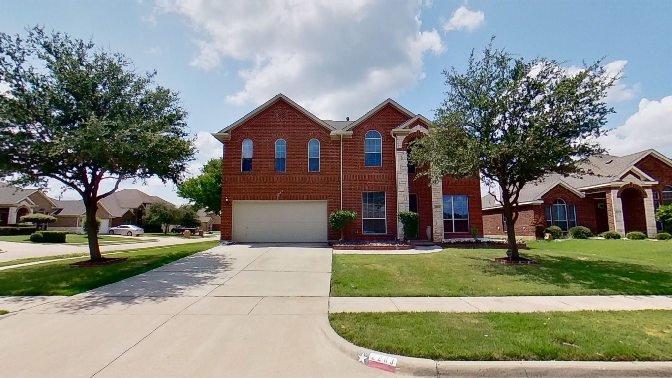 2203 Clark Trail Grand Prairie TX 75052