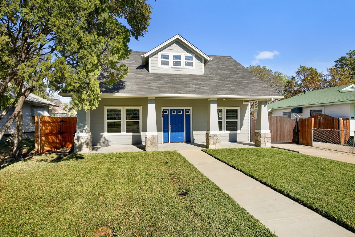 1217 E Robert Street Fort Worth TX 76104