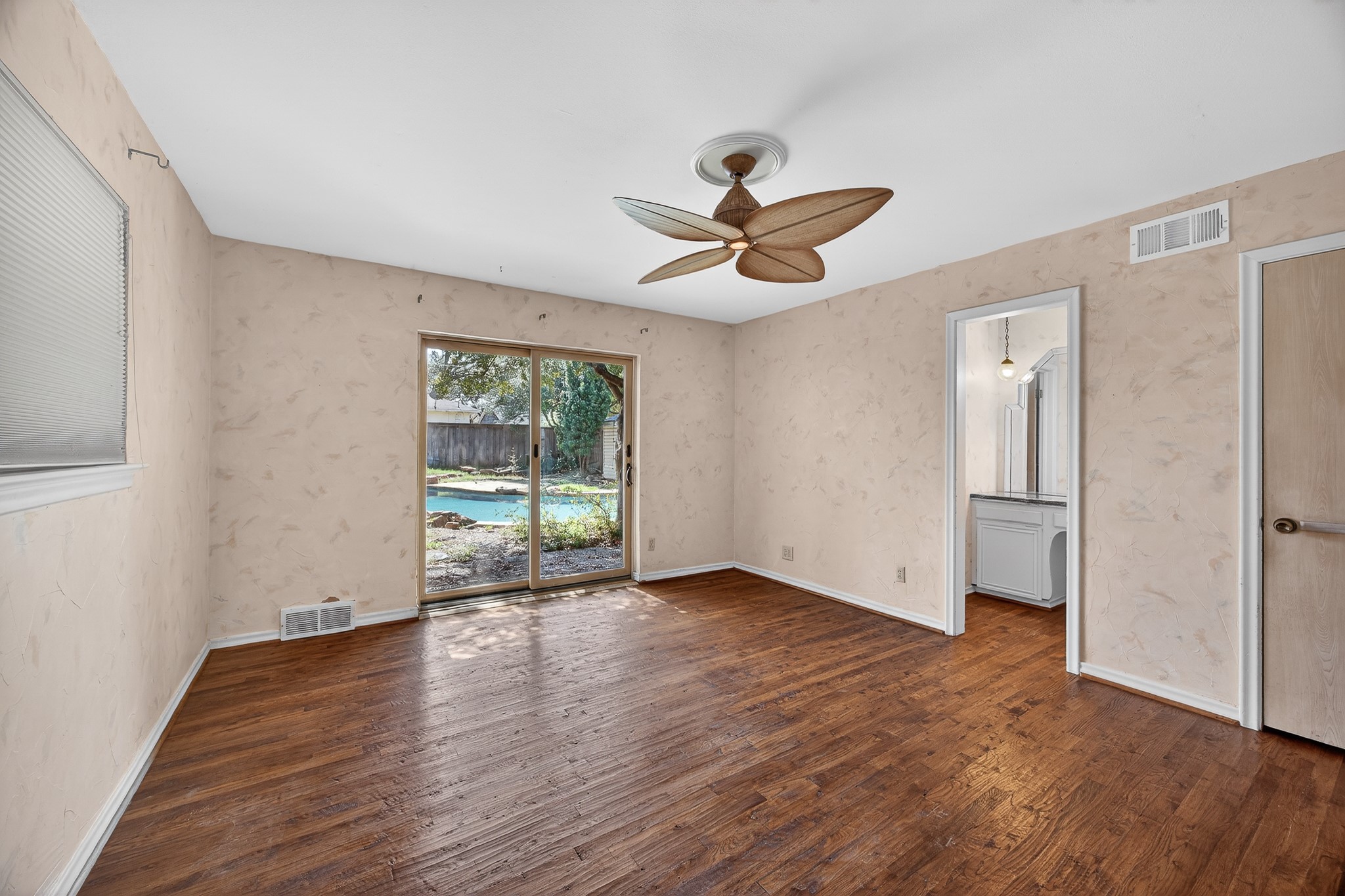 9846 Crestwick Drive Dallas TX 75238