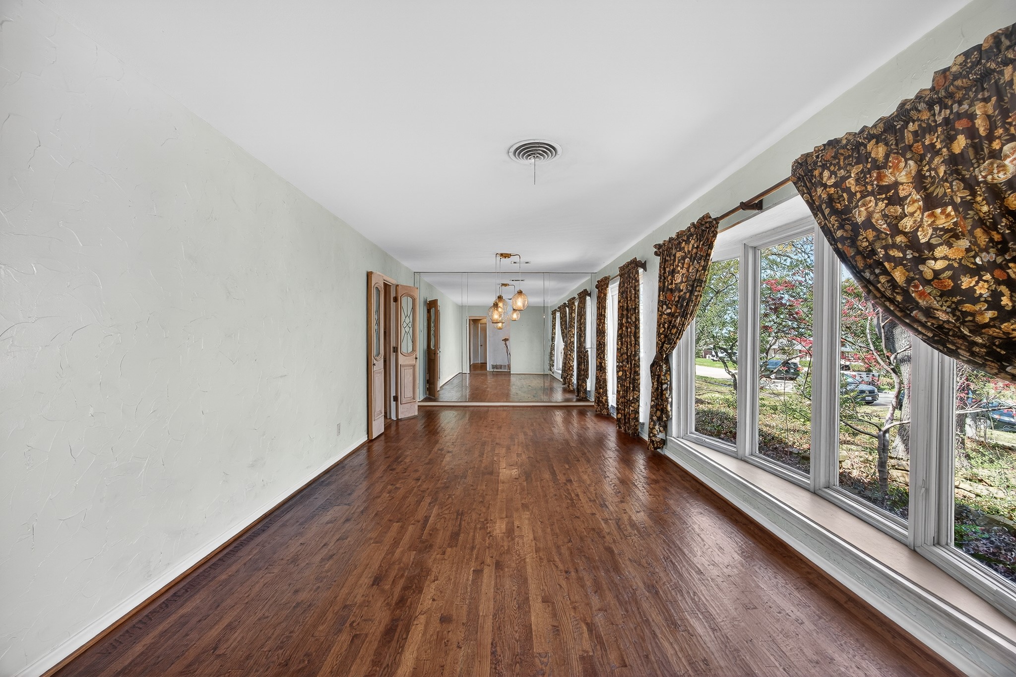 9846 Crestwick Drive Dallas TX 75238