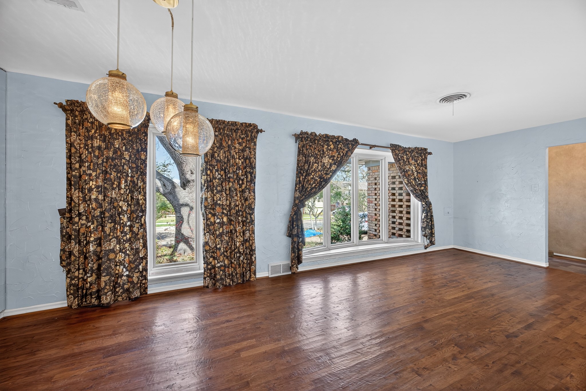 9846 Crestwick Drive Dallas TX 75238