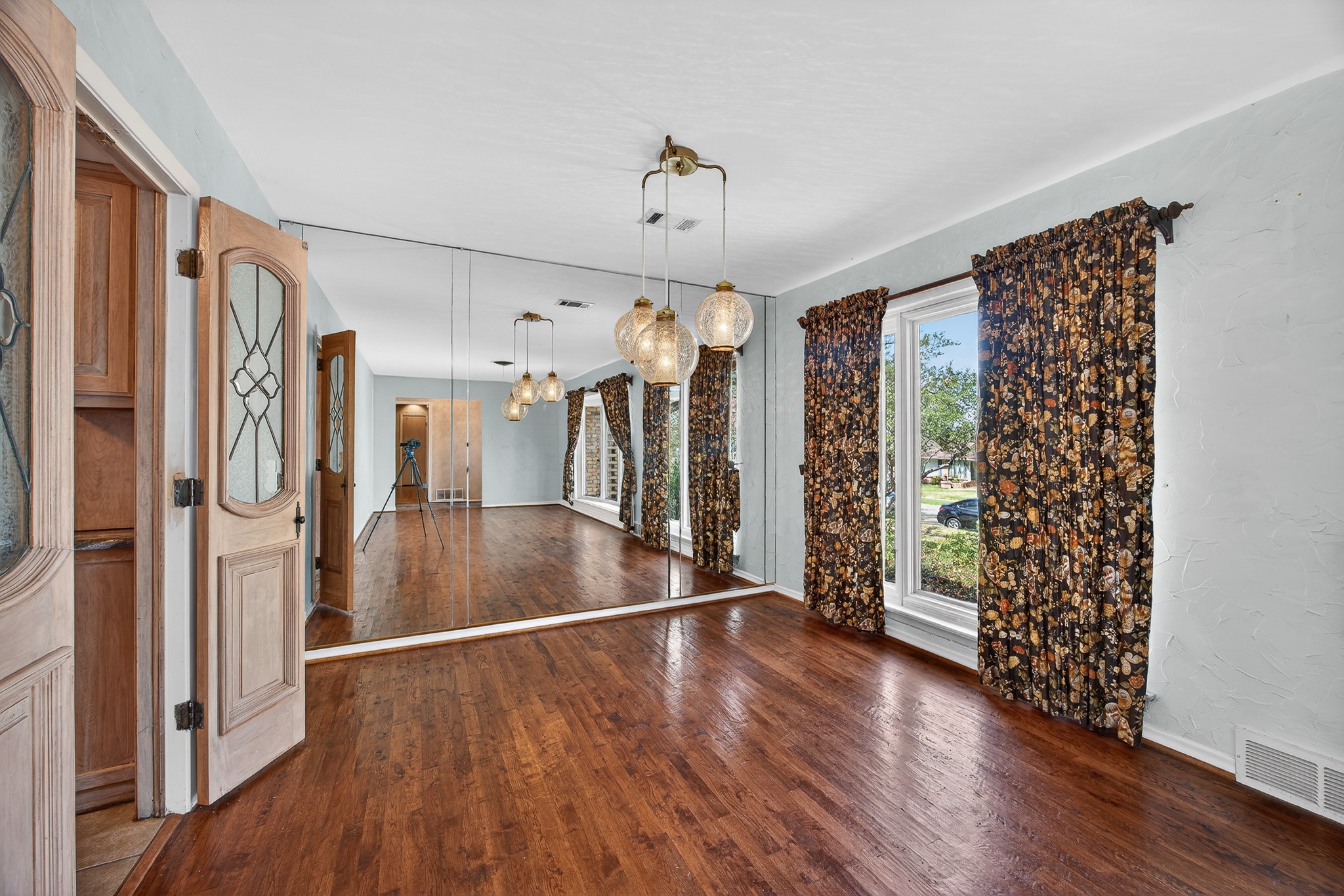 9846 Crestwick Drive Dallas TX 75238